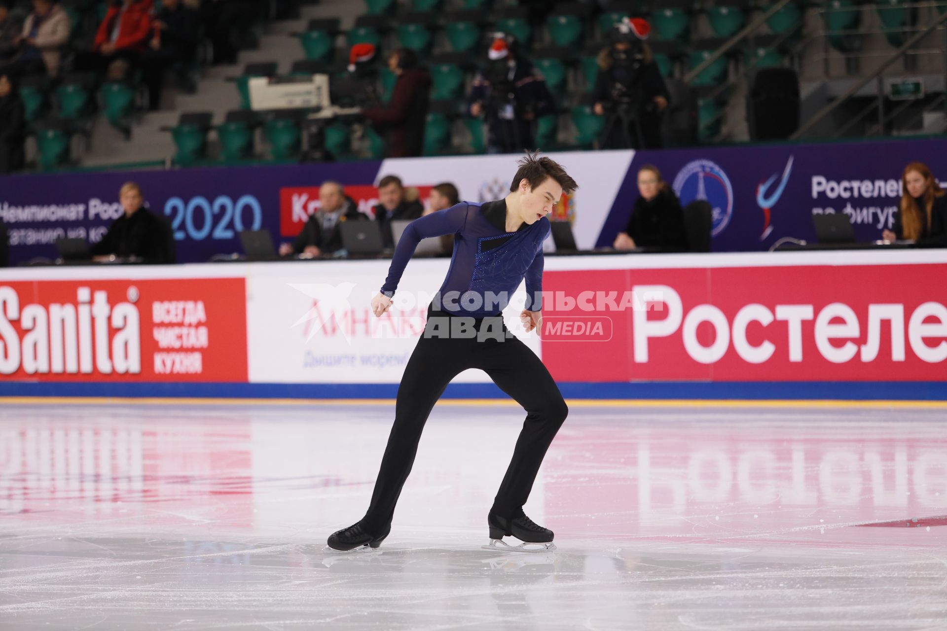 Красноярск. Спортсмен Макар Игнатов во время выступления в короткой программе мужского одиночного катания на чемпионате России по фигурному катанию в ледовом дворце `Платинум Арена Красноярск`.