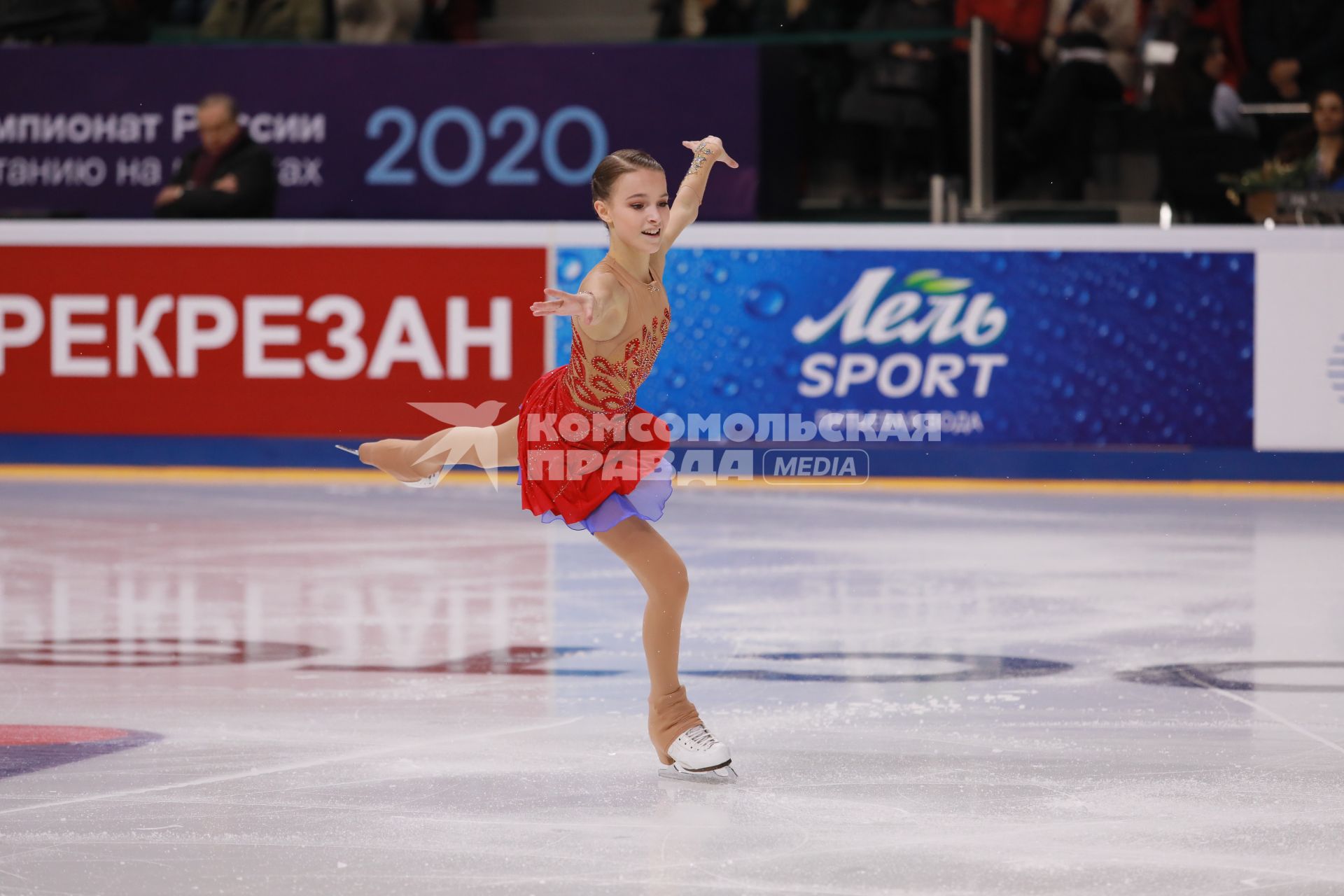 Красноярск. Спортсменка Анна Щербакова во время выступления в произвольной программе женского одиночного катания на чемпионате России по фигурному катанию в ледовом дворце `Платинум Арена Красноярск`.