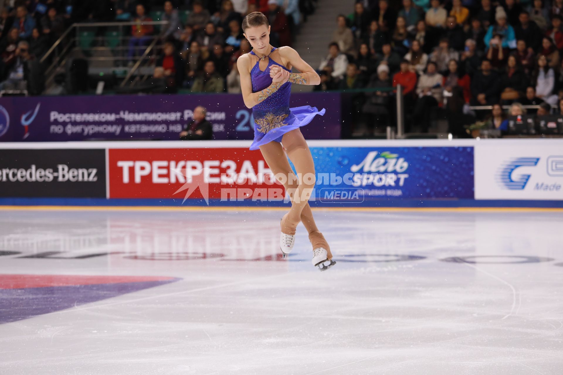 Красноярск. Спортсменка Анна Щербакова во время выступления в произвольной программе женского одиночного катания на чемпионате России по фигурному катанию в ледовом дворце `Платинум Арена Красноярск`.