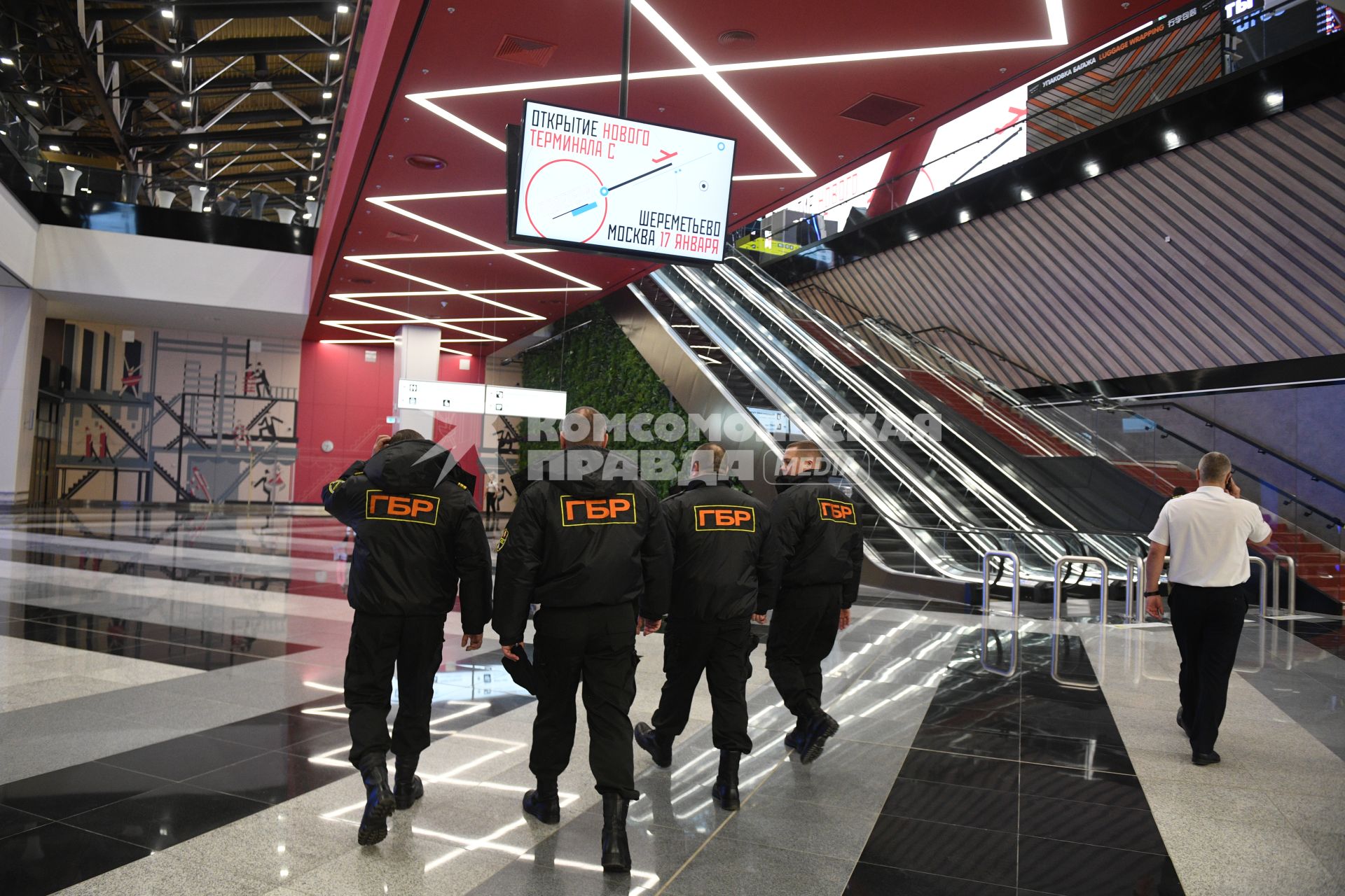 Московская область.  Сотрудники ГБР (группа быстрого реагирования) международного аэропорта Шереметьево в здании нового терминала С.