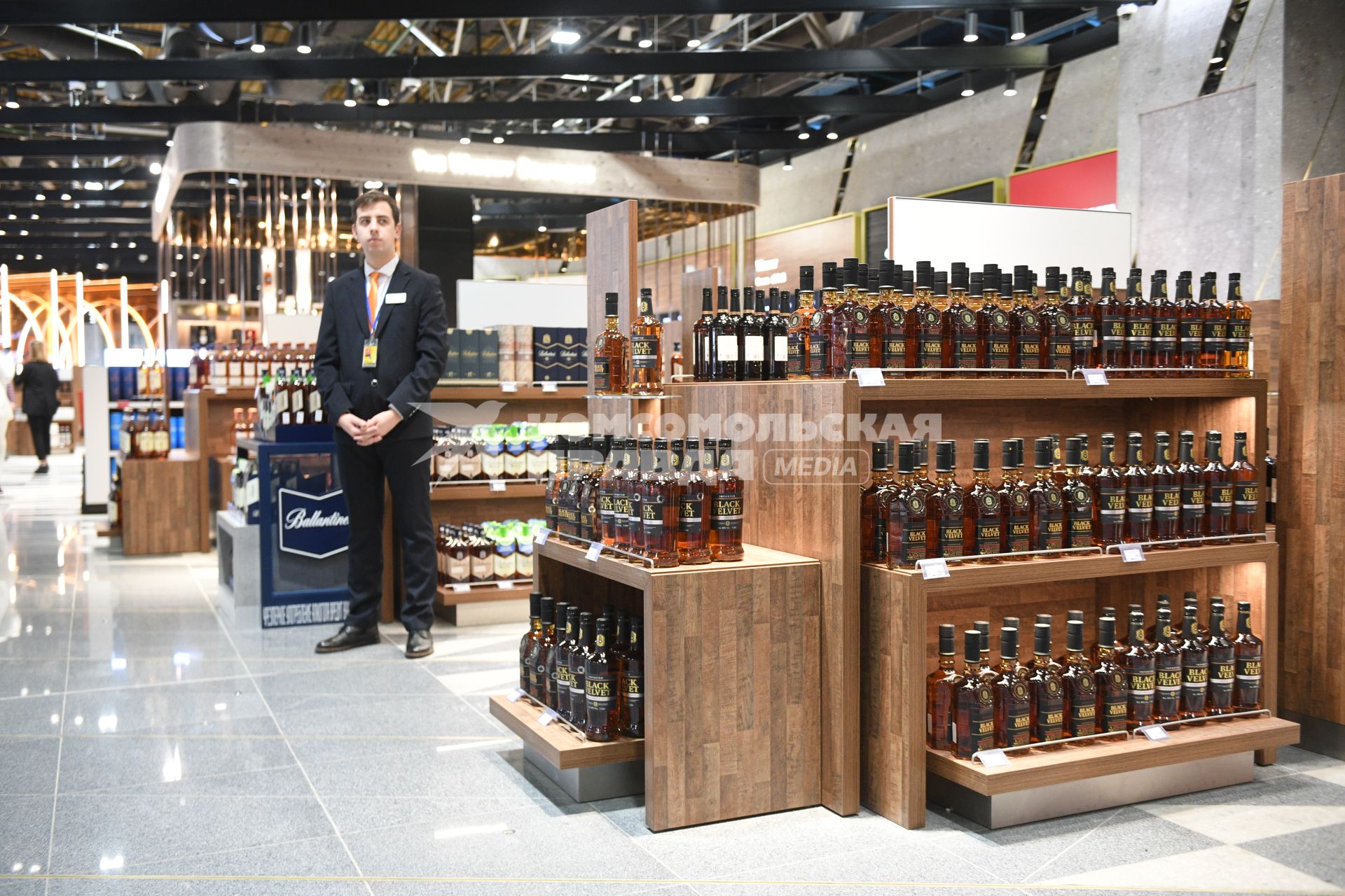 Московская область.  Продажа алкогольной продукции в зоне Duty Free в здании нового терминала С в международном аэропорту Шереметьево.