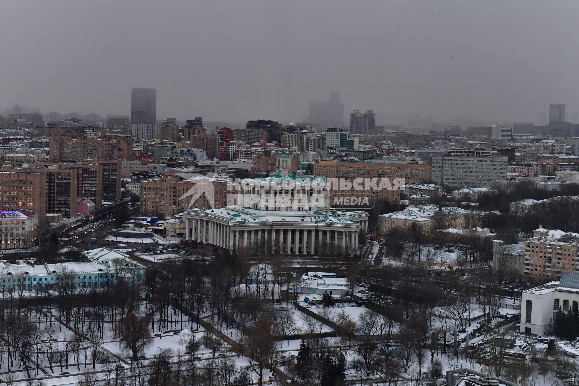 Москва.   Вид на Центральный академический театр Российской армии.