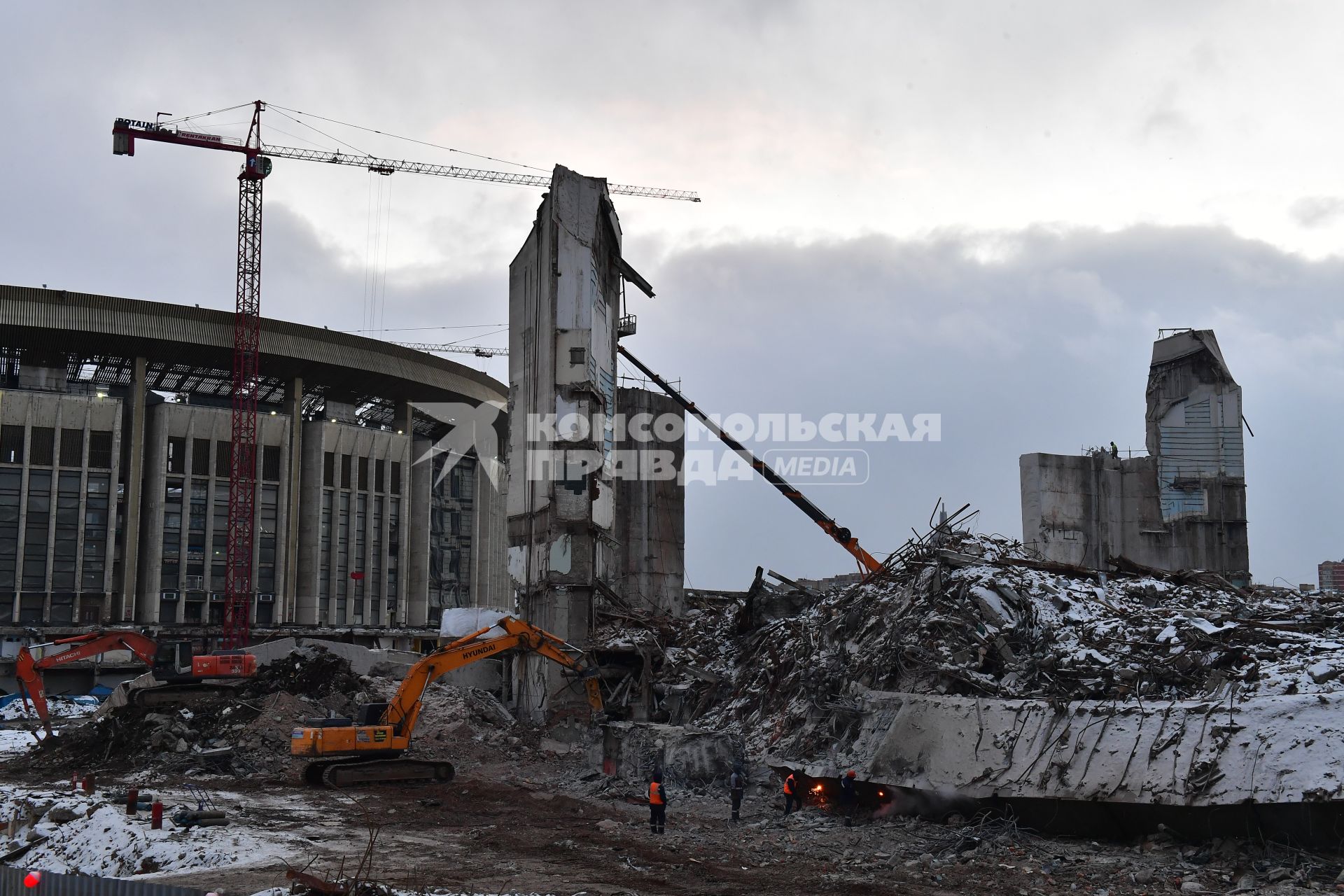 Москва.  Здание СК `Олимпийский`, где идет реконструкция.