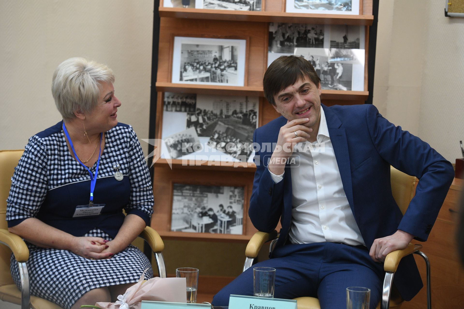 Москва.  Министр просвещения Сергей Кравцов приехал в школу,где сам раньше учился и преподавал.