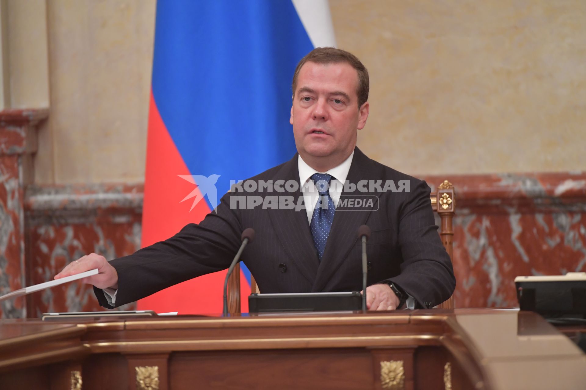 Москва. Премьер-министр РФ Дмитрий Медведев  во время поздравления правительства РФ с Новым 2020 годом.