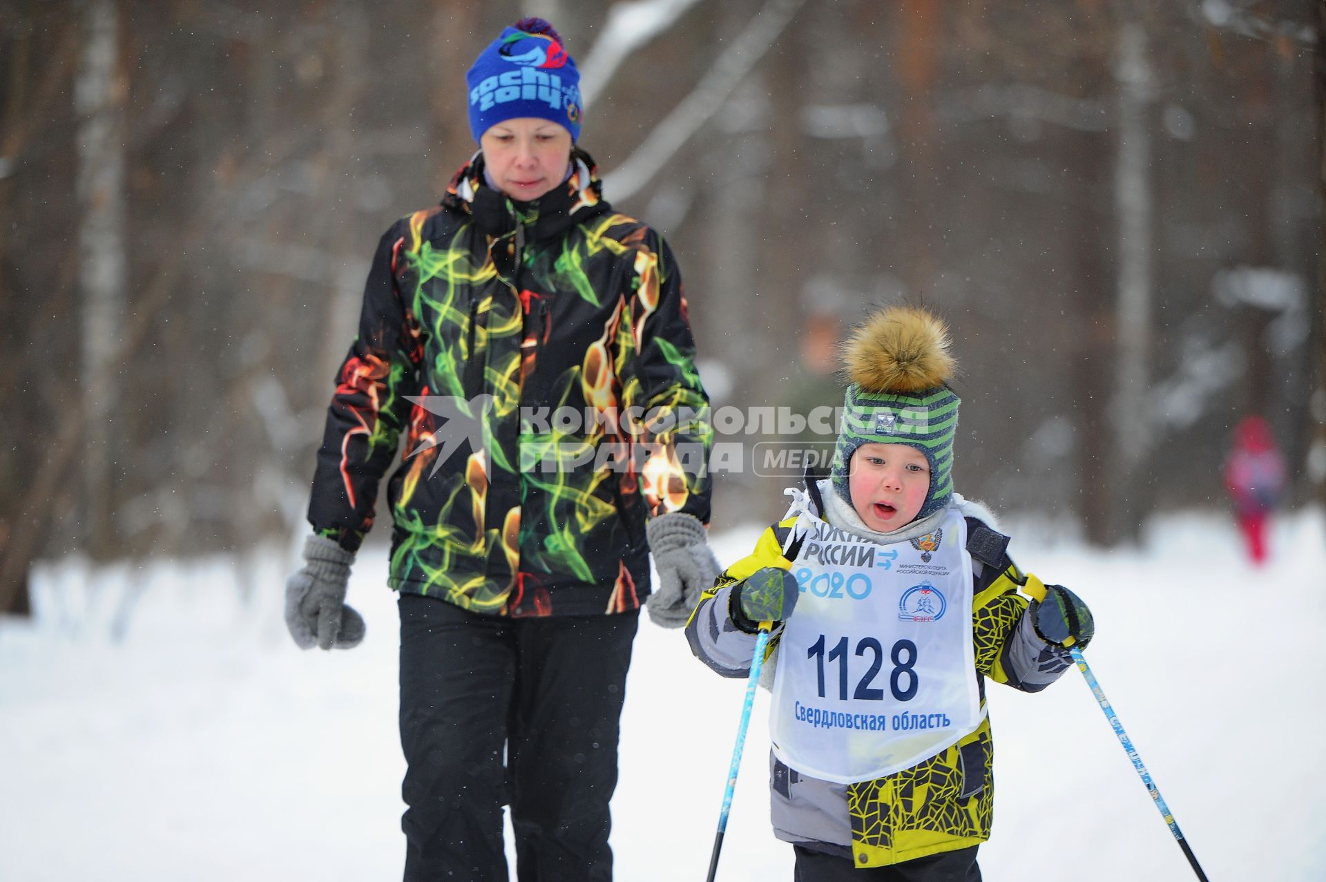 Екатеринбург. Участники массового забега на лыжах \'Лыжня России 2020\'.