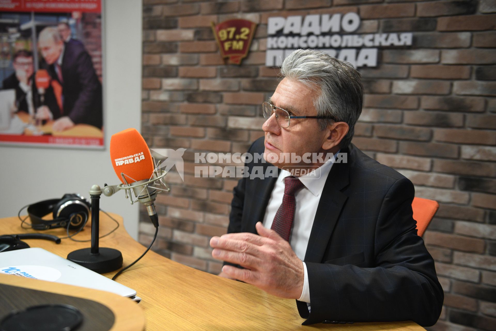 Москва. Президент РАН  Александр Сергеев на радио `Комсомольская правда`.