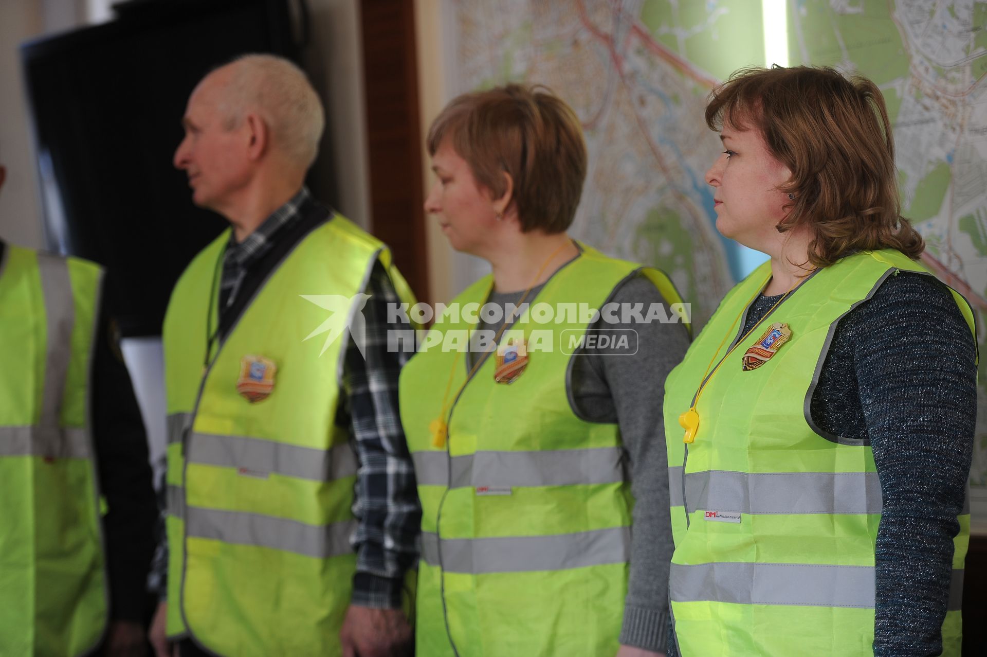 Екатеринбург. Группа добровольных народных дружинников перед выходом в город, для охраны обшественного порядка