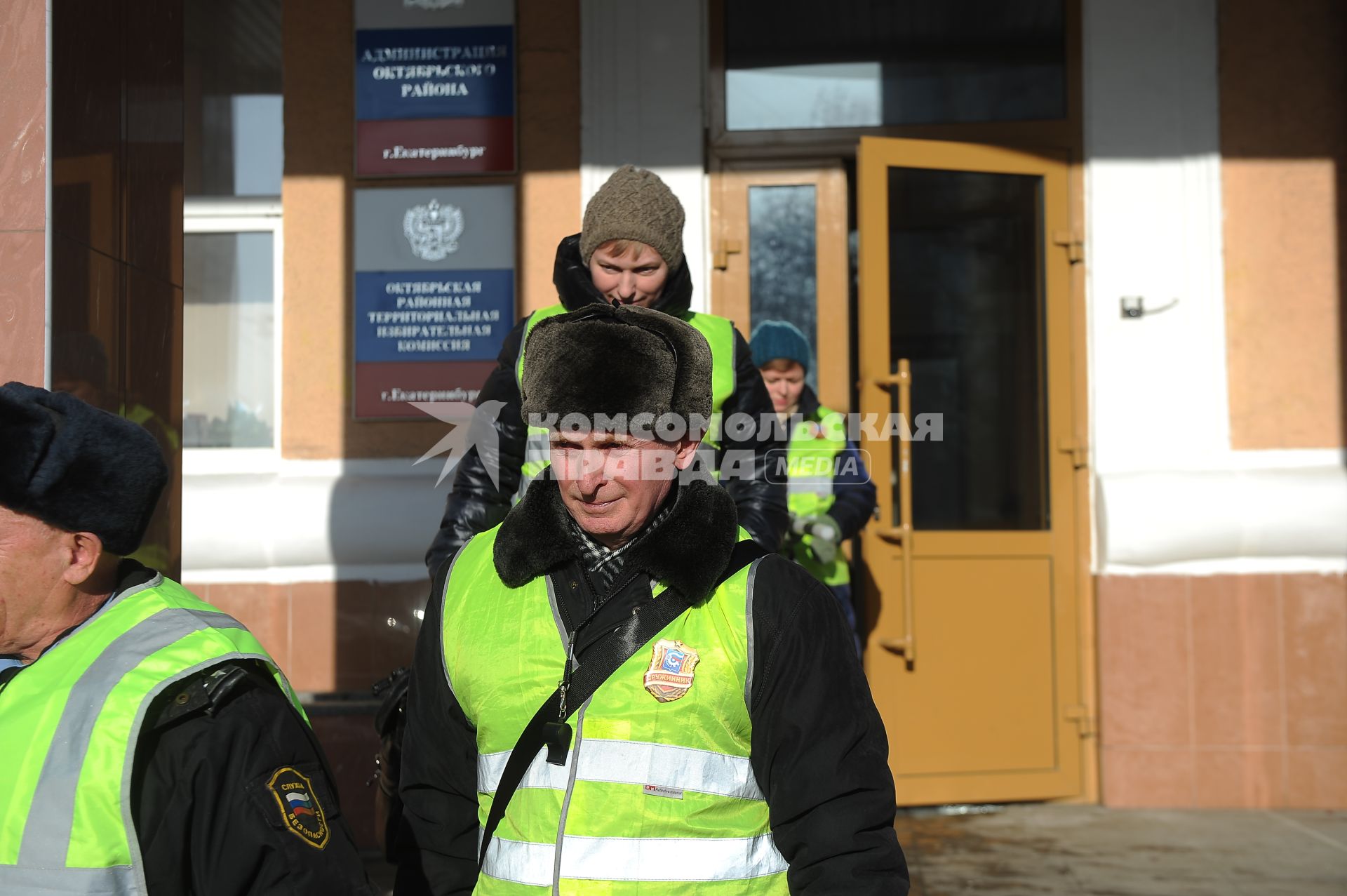 Екатеринбург. Группа добровольных народных дружинников выходят на охрану обшественного порядка в городе