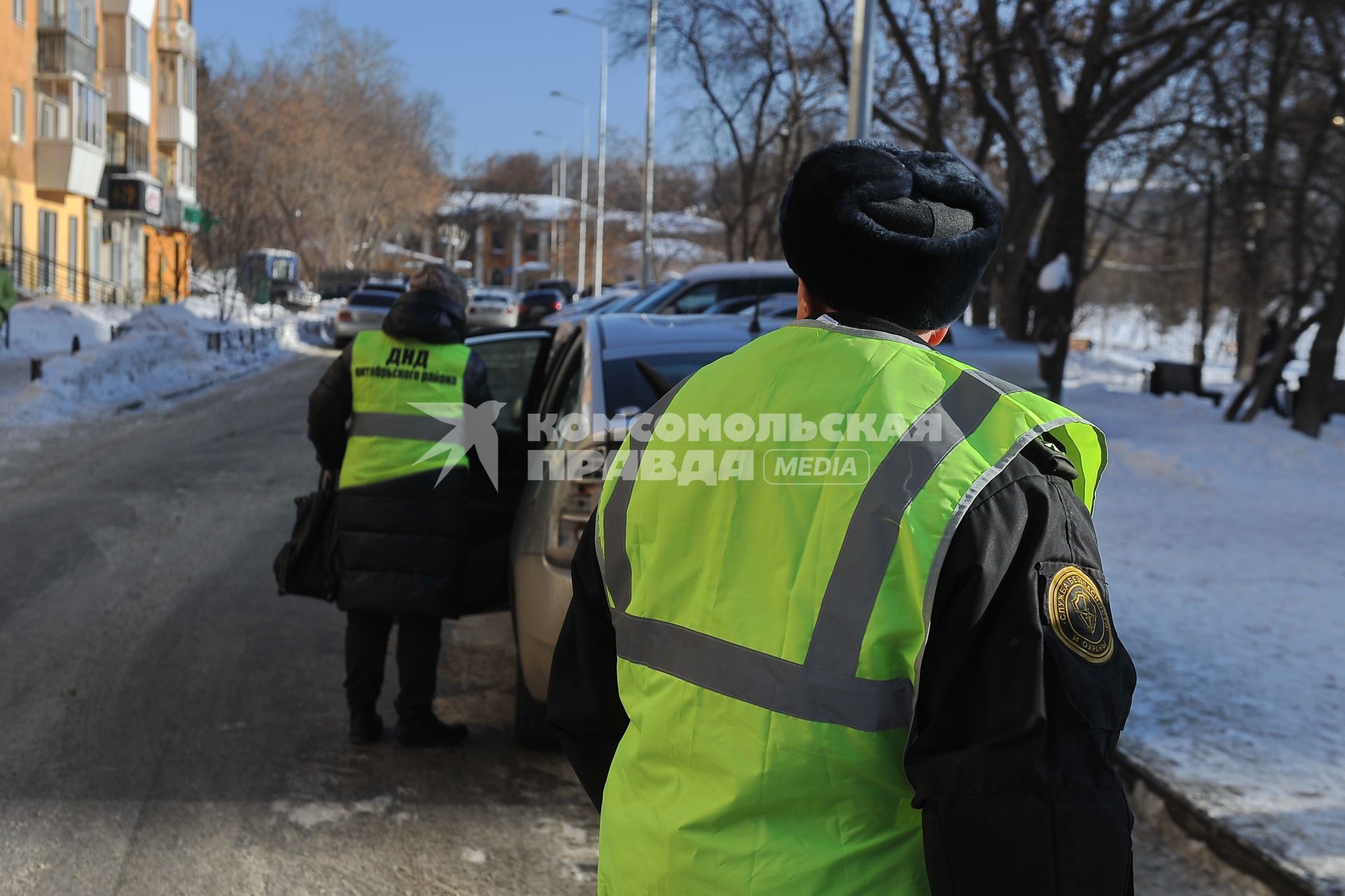 Екатеринбург. Группа добровольных народных дружинников выходят на охрану обшественного порядка в городе