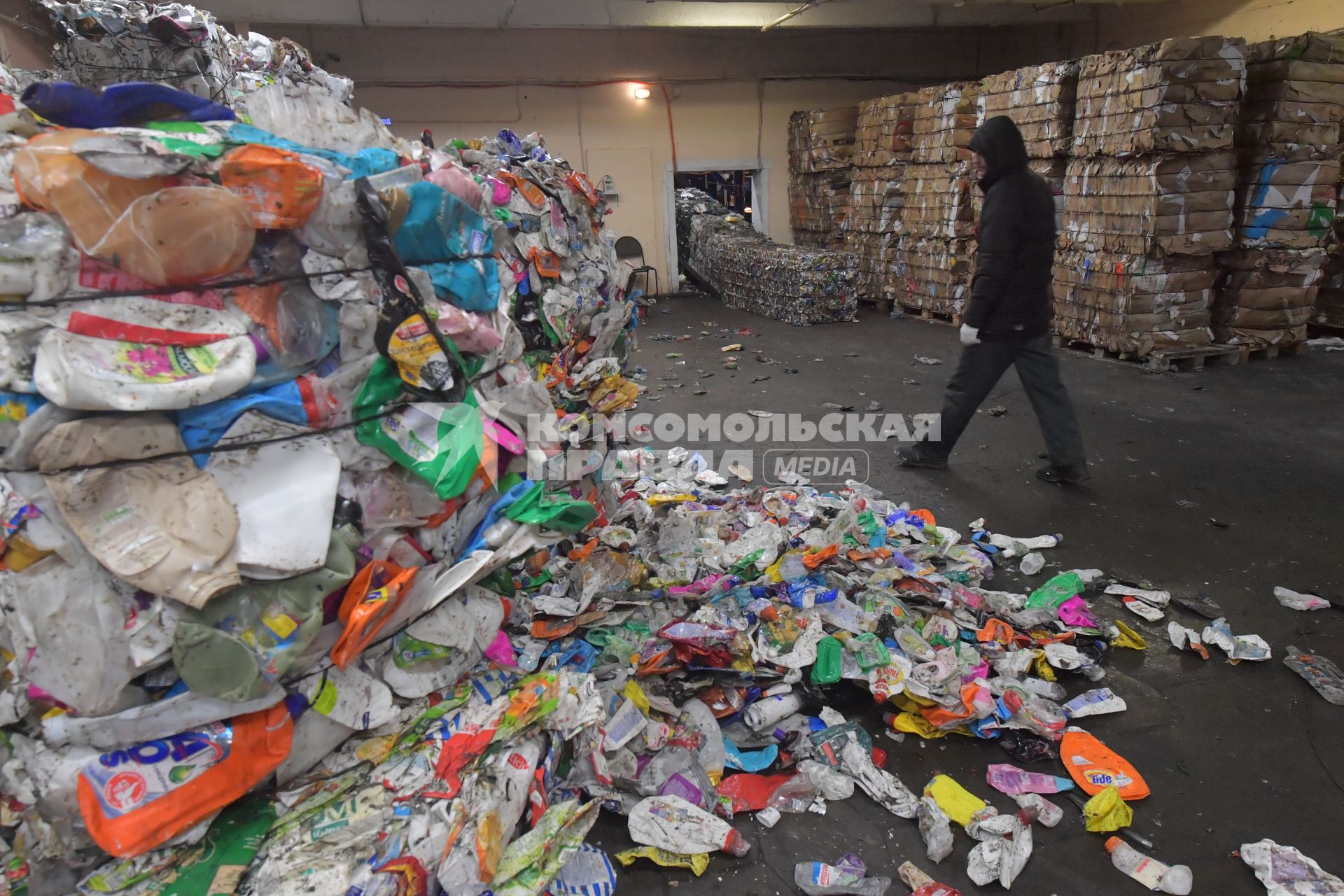 Москва.  На территории мусоросортировочного комплекса `ЭкоЛайн`.