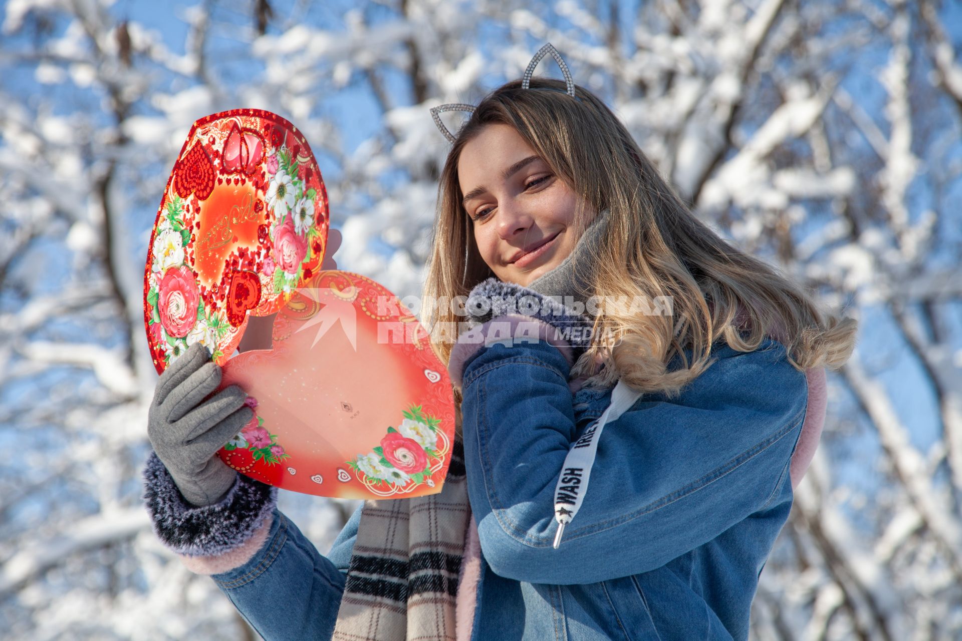 Пермь.  Девушка в день Святого Валентина.