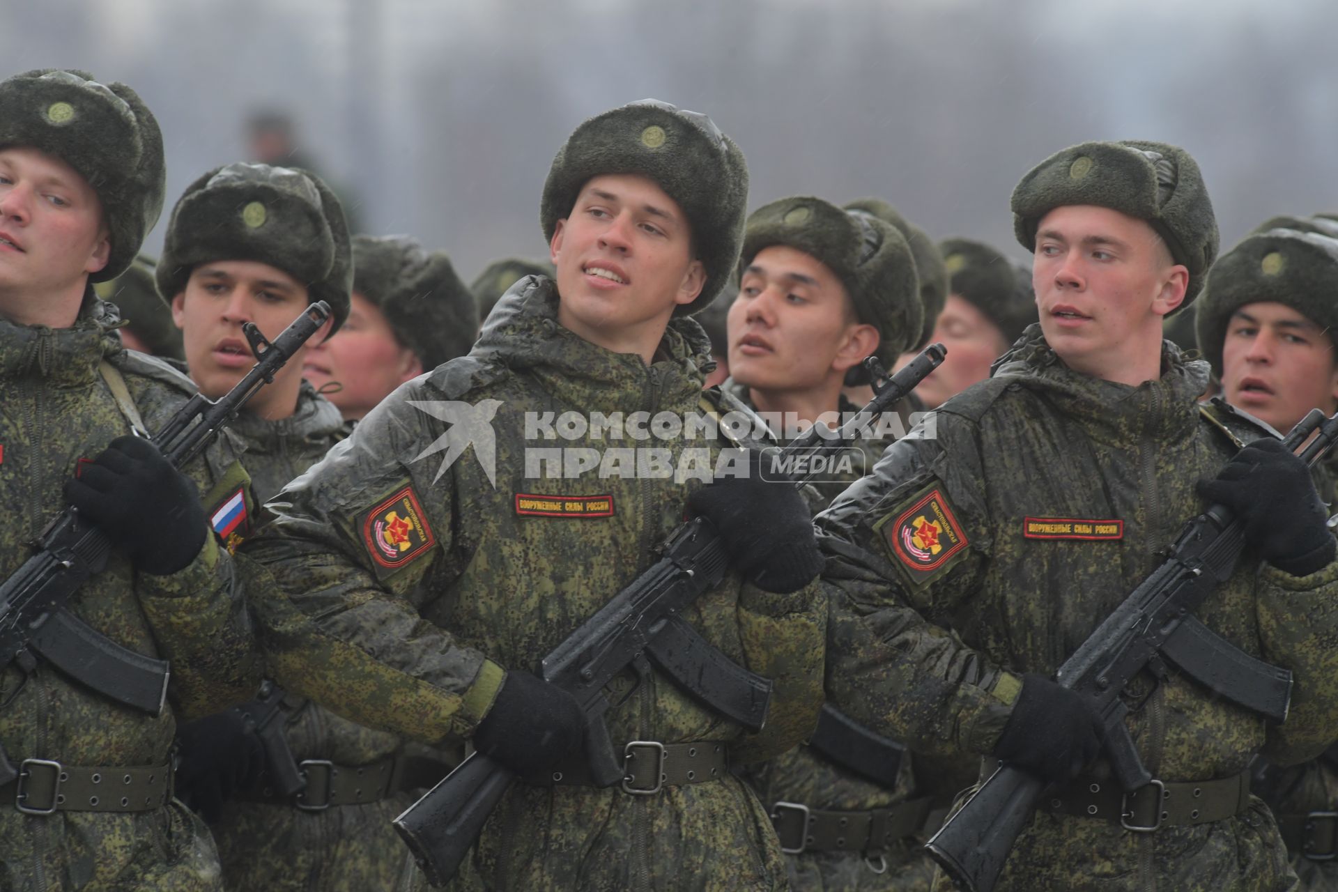 Московская область. Курсанты во время репетиции парада Победы на  военном полигоне `Алабино`.