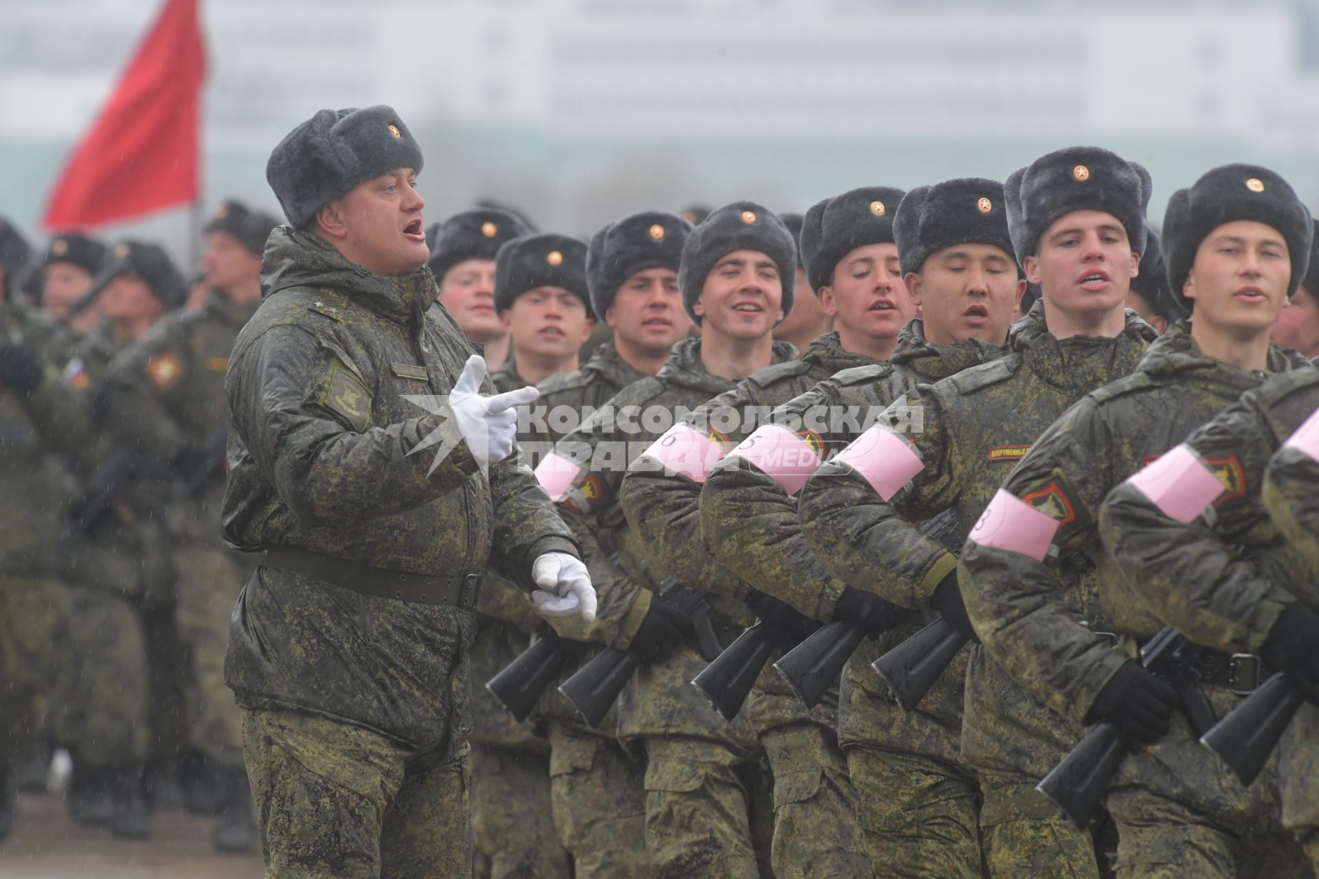 Московская область. Курсанты во время репетиции парада Победы на  военном полигоне `Алабино`.