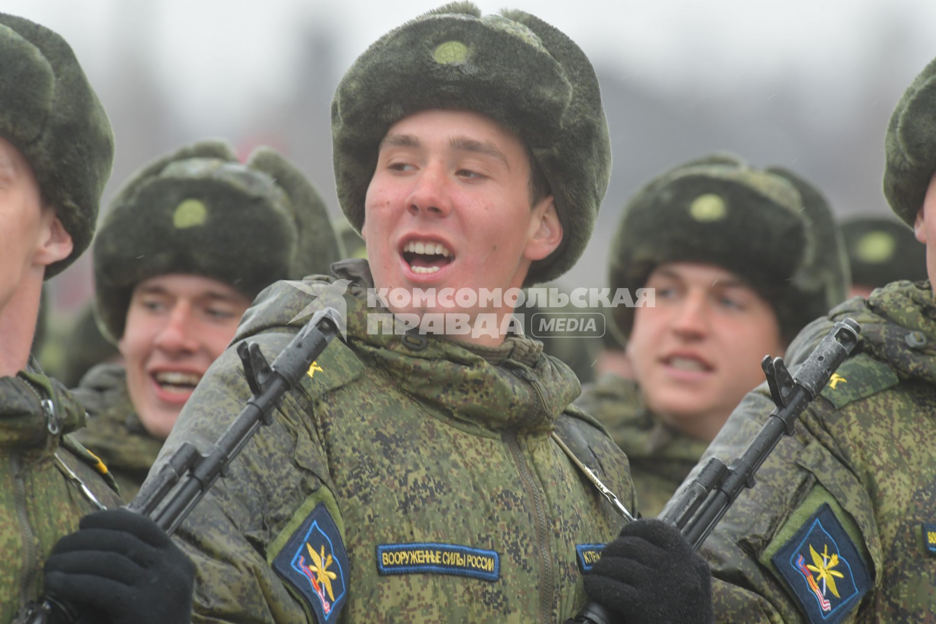 Московская область. Курсанты во время репетиции парада Победы на  военном полигоне `Алабино`.