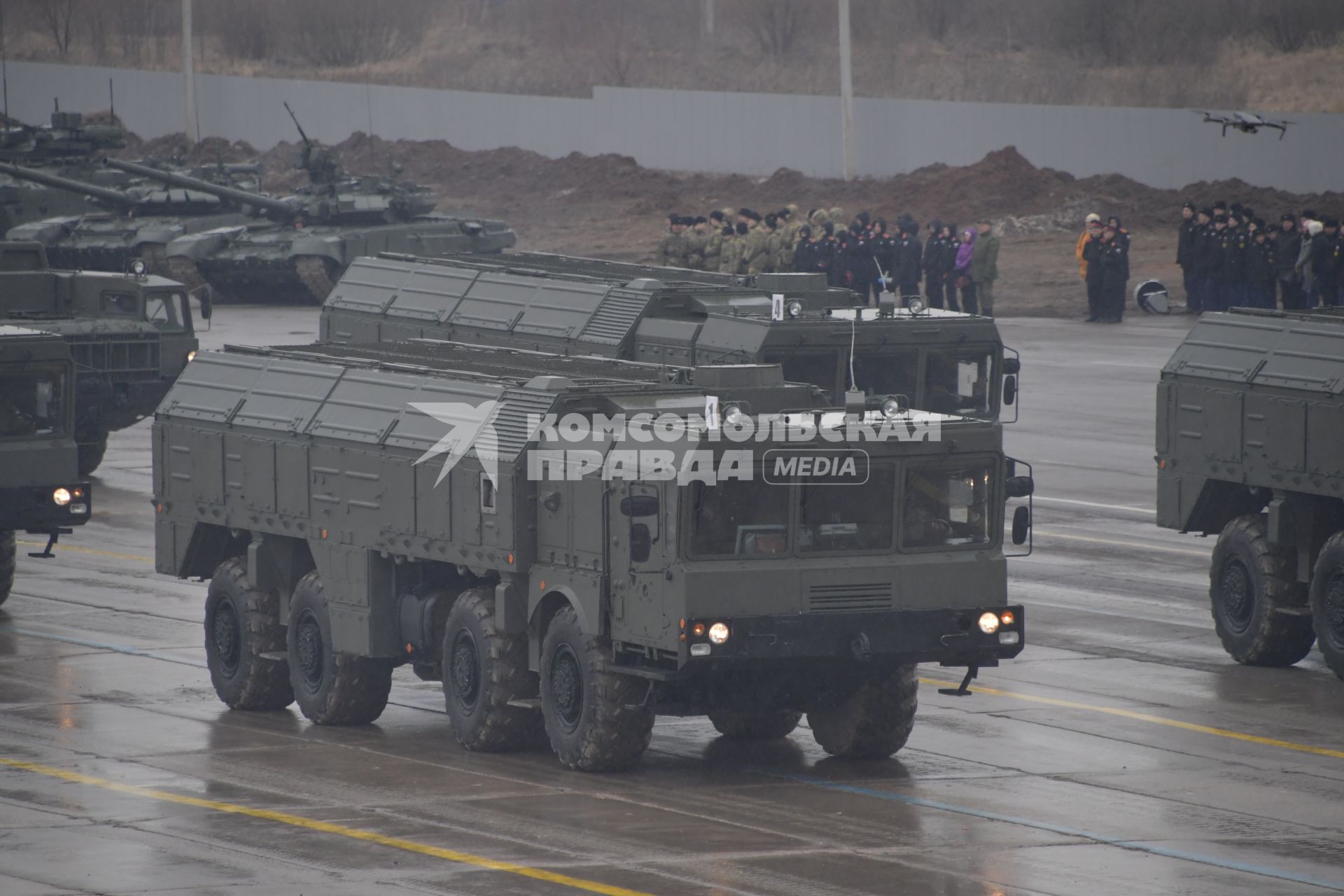 Московская область.  Оперативно-тактические ракетные комплексы  во время   репетиции парада Победы на  военном полигоне `Алабино`.