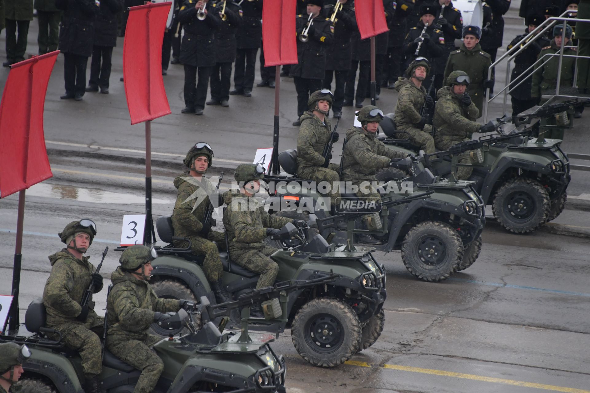 Московская область.  Мотовездеходы АМ-1 во время   репетиции парада Победы на  военном полигоне `Алабино`.