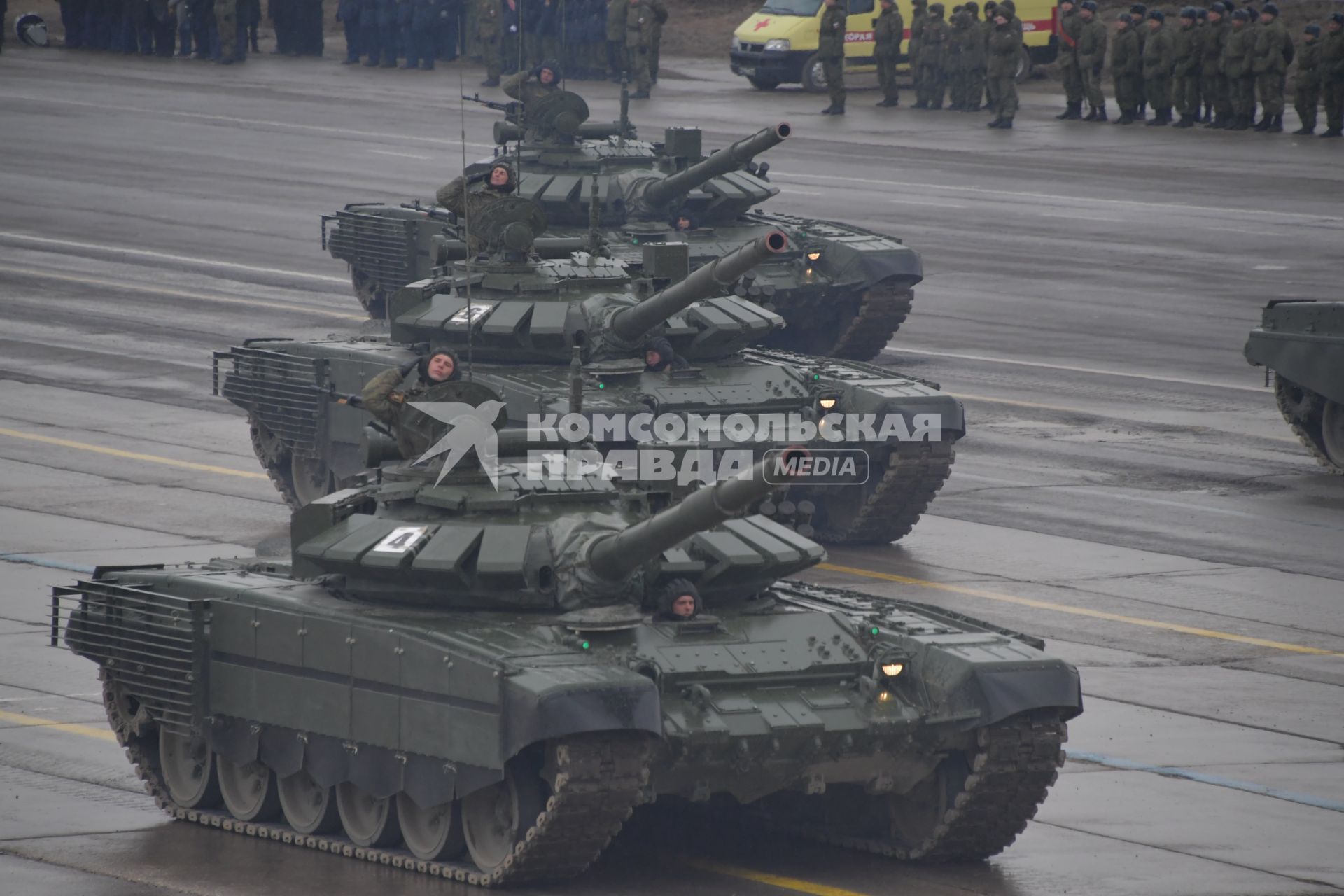 Московская область.  Танк Т-72Б3  во время   репетиции парада Победы на  военном полигоне `Алабино`.