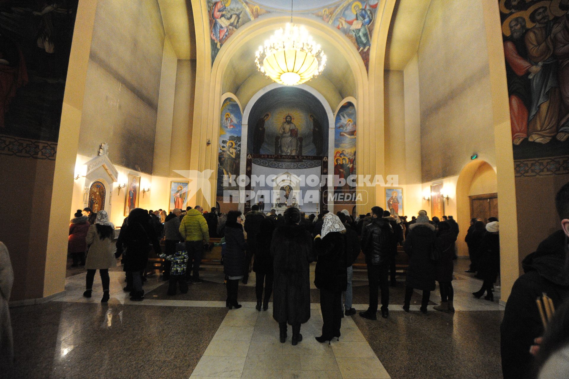 Екатеринбург. Празднование армянского национального праздника Трндеза, в церкви Святого Ованнеса Карапета