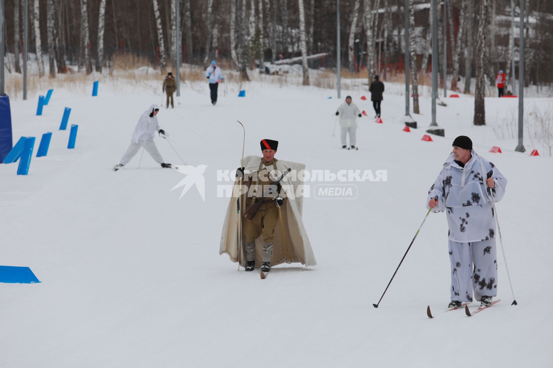 Красноярск. Участник массовой лыжной гонки `Лыжня России`. В этом году праздник лыжного спорта посвящен 75-летию Победы в Великой Отечественной войне.