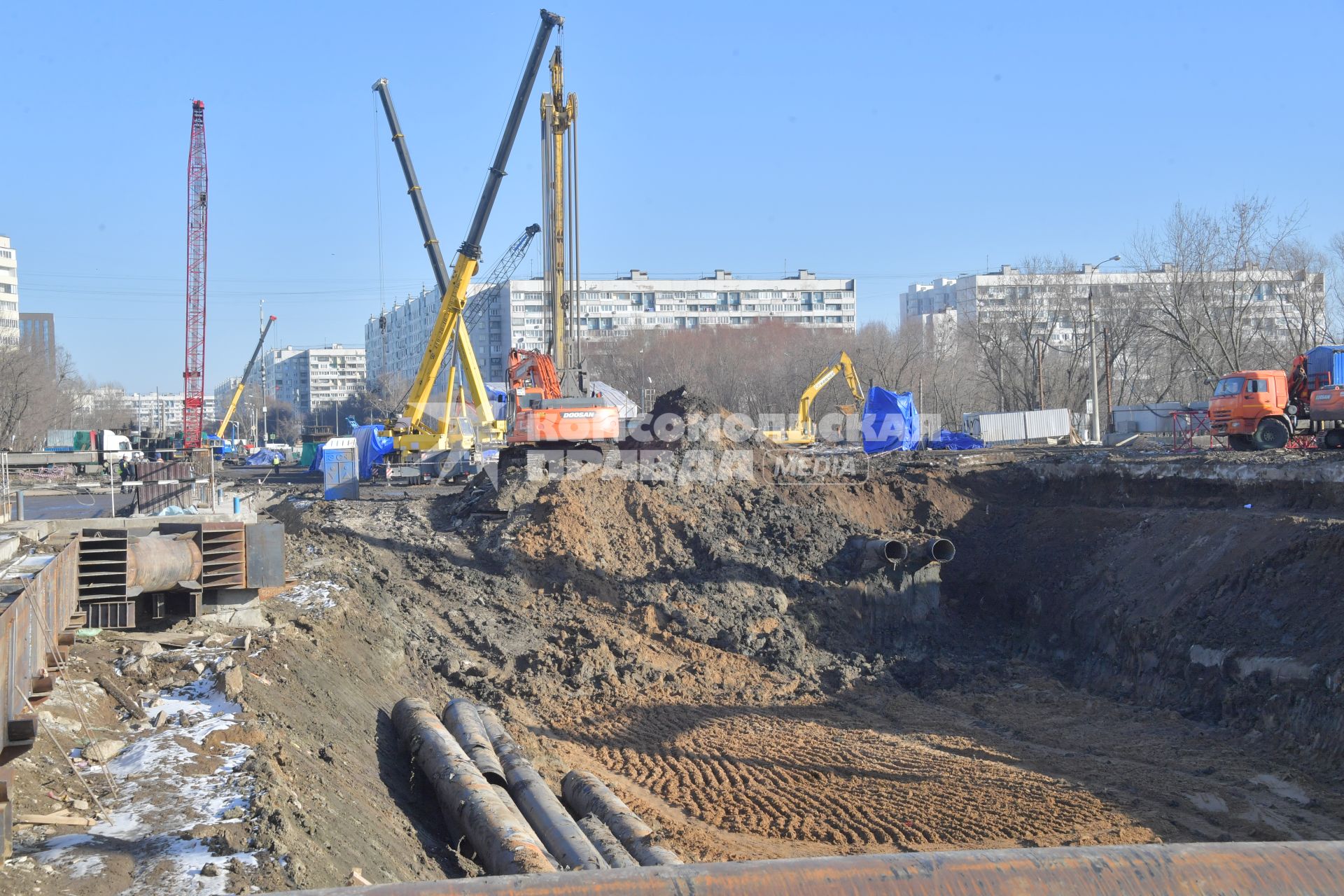 Москва. Строительная площадка  станции Московского метрополитена `Кленовый бульвар`.