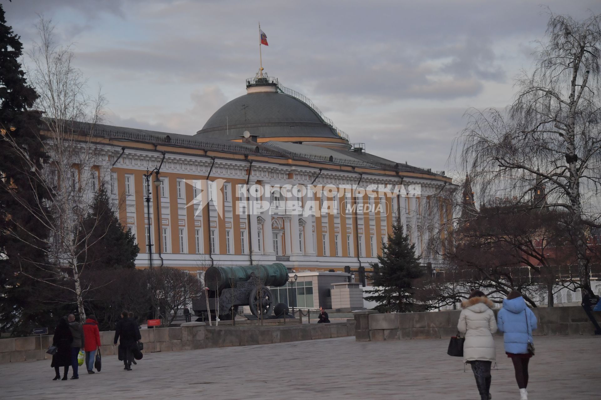 Москва. Вид на Сенатский дворец в Кремле.