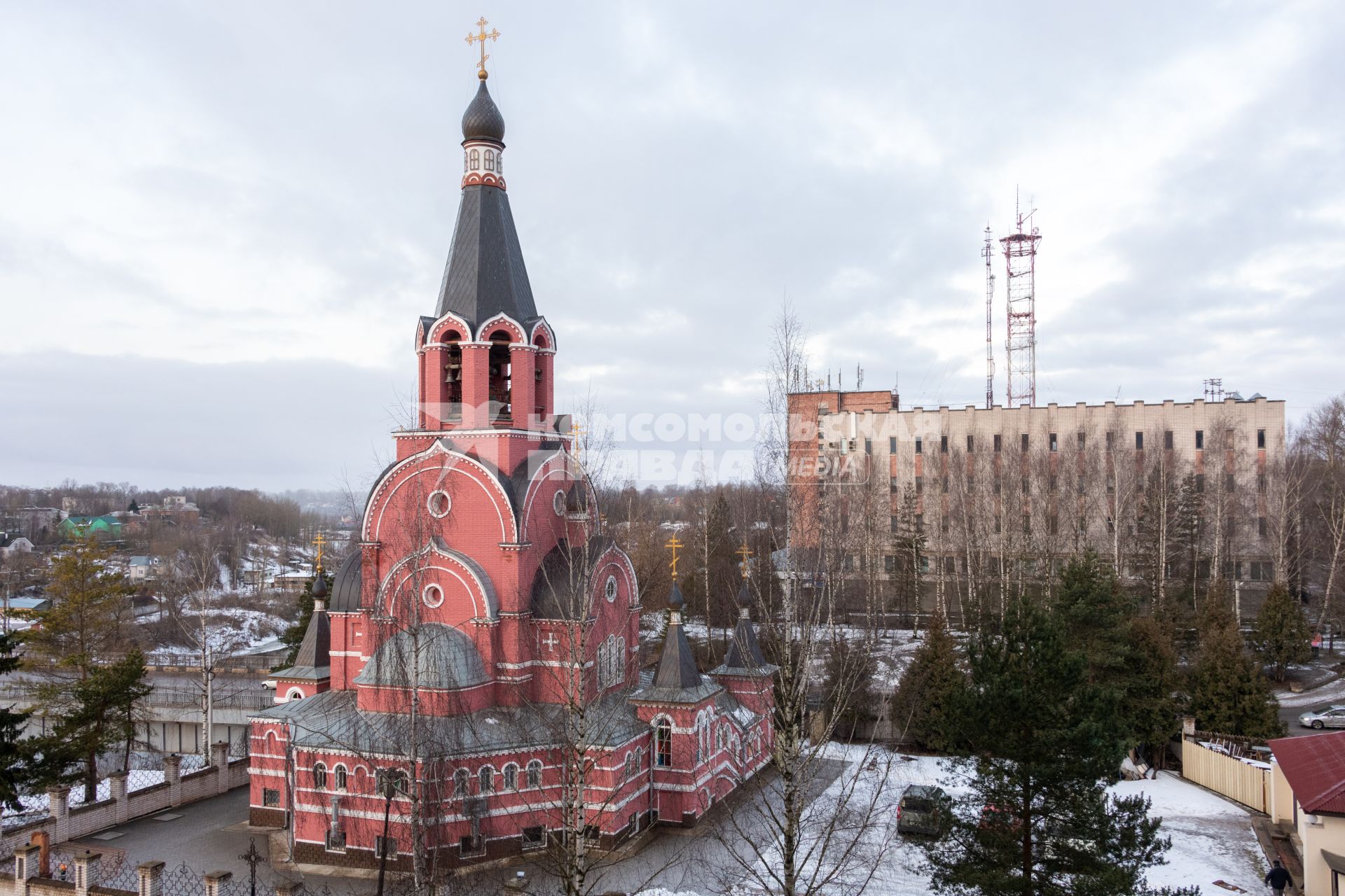 Ржев. Вид на церковь Новомучеников и Исповедников.