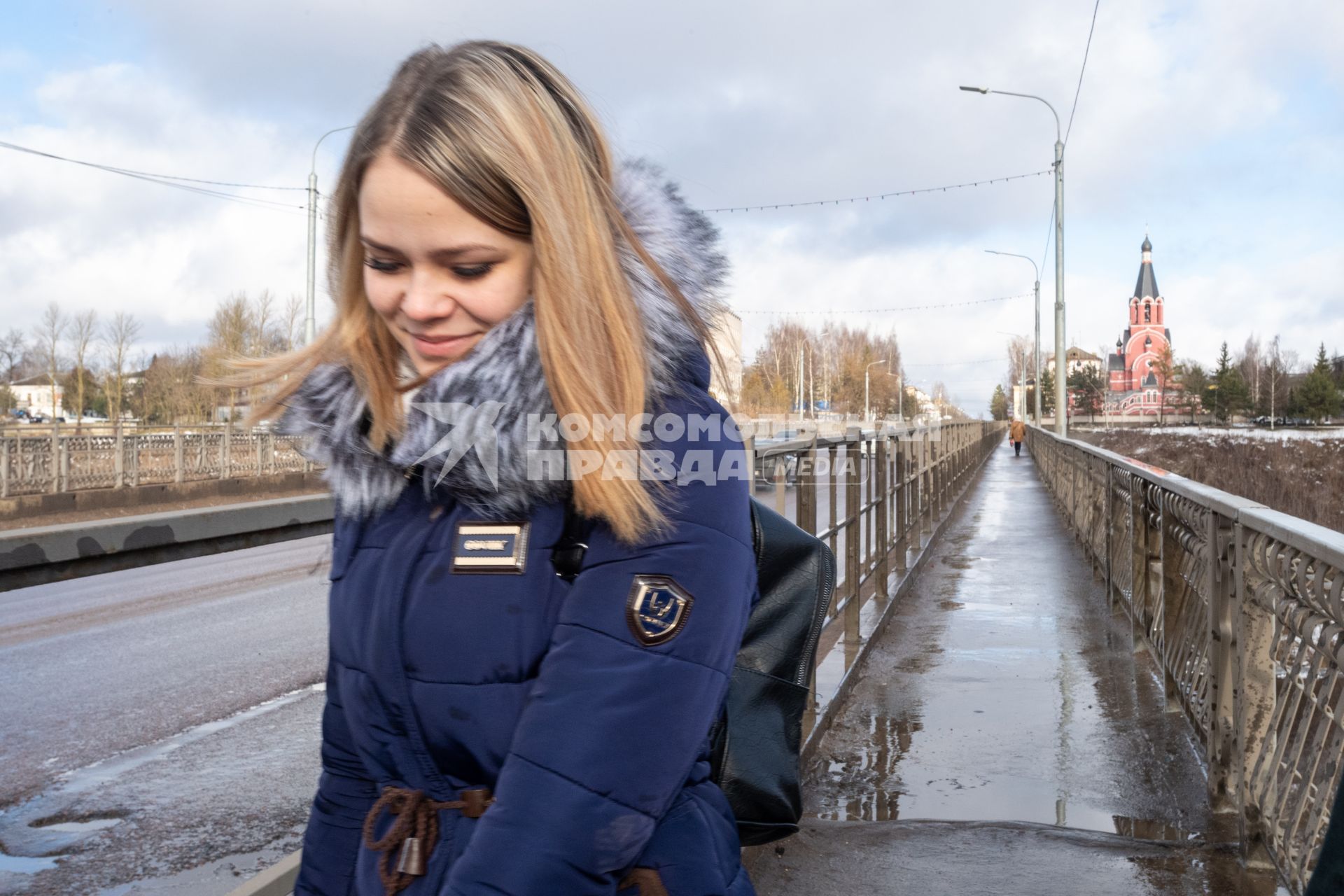 Ржев. Девушки на мосту через Волгу.