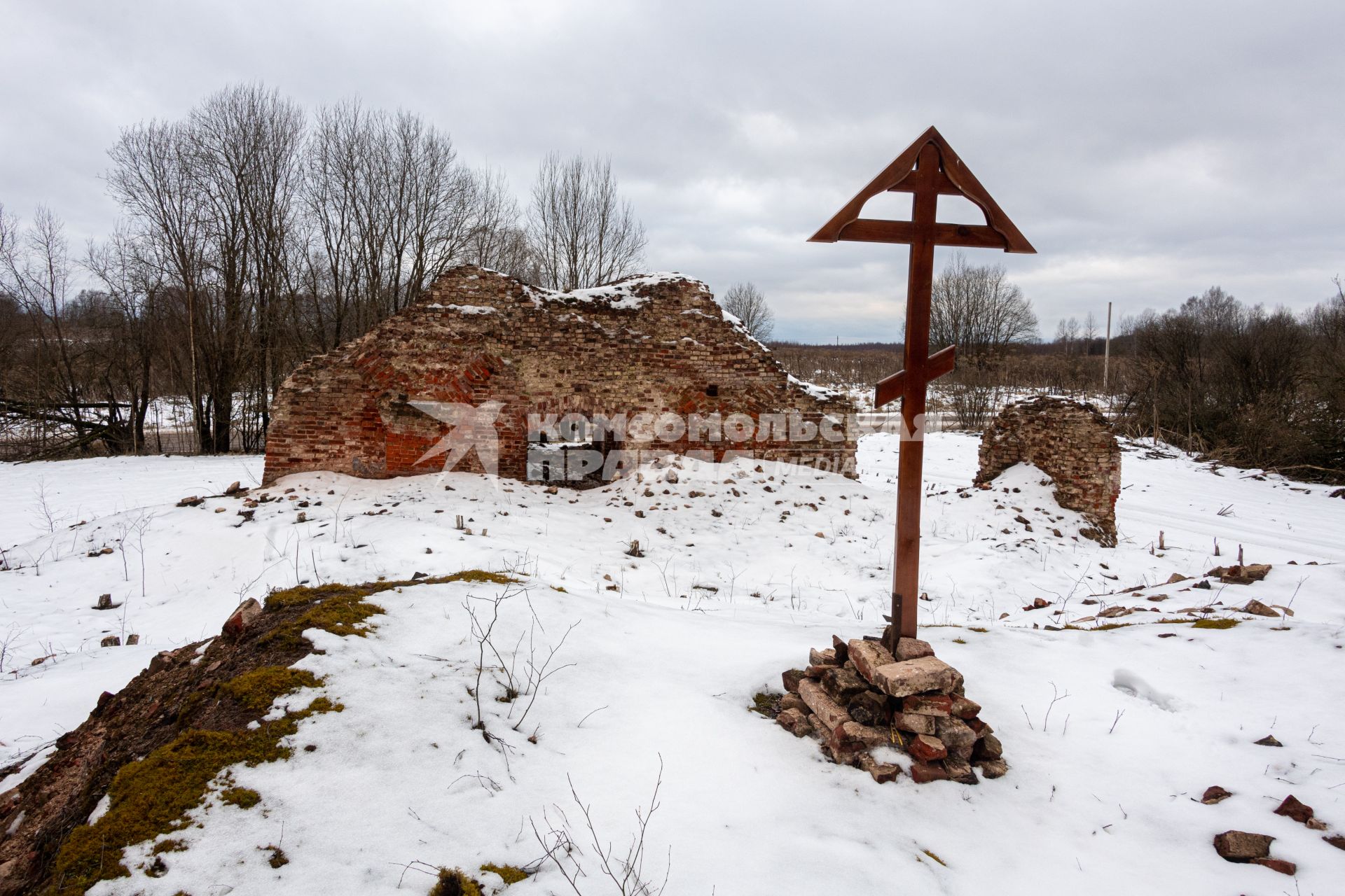 Ржев. Развалины старой церкви.