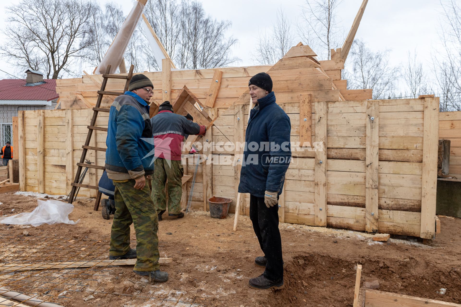 Ржев. Стротиельство мемориала воинам - казахам, погибшим во время Великой Отечественной войны.