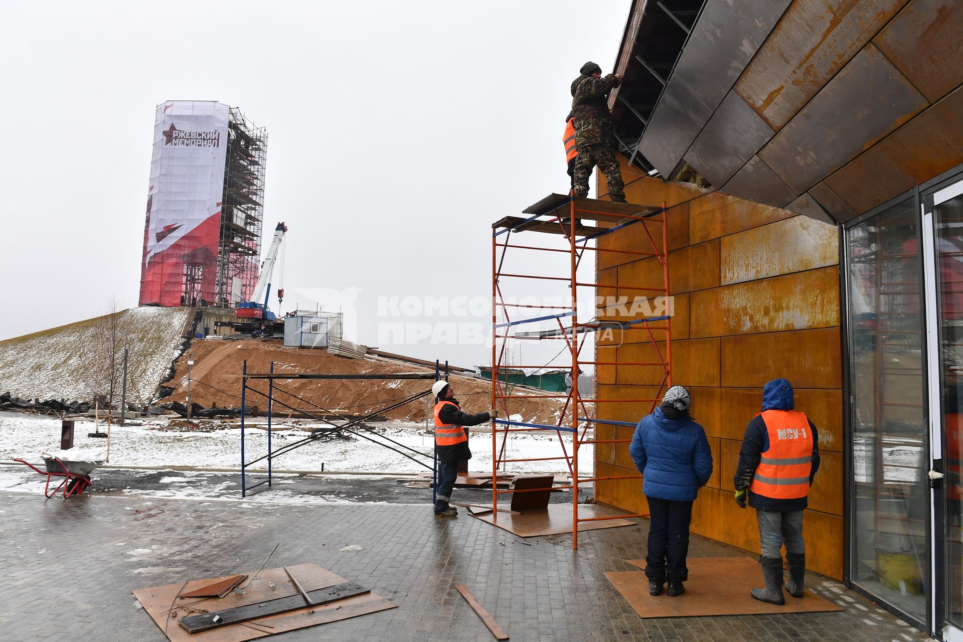 Ржевская область. Подготовка Ржевского мемориала Советскому солдату к открытию.