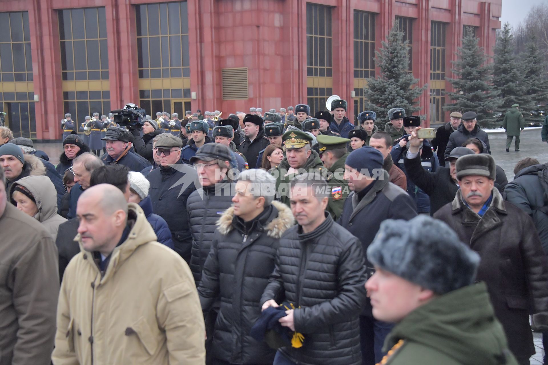 Москва.  Церемония прощания с маршалом Советского Союза Дмитрием Язовым на Федеральном военном мемориальном  кладбище в Мытищах.