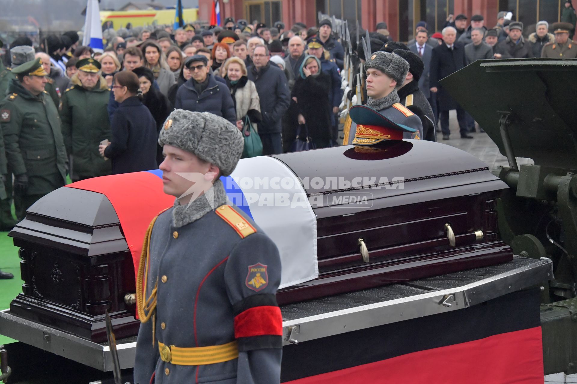 Москва.  Церемония прощания с маршалом Советского Союза Дмитрием Язовым на Федеральном военном мемориальном  кладбище в Мытищах.