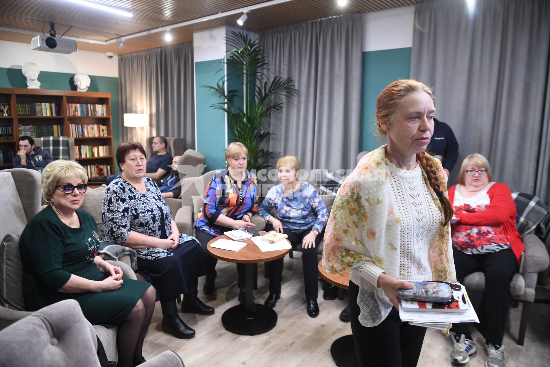 Москва. Пенсионеры  в новом социальном центре `Мой социальный центр` для пенсионеров  на улице Сергия Радонежского.