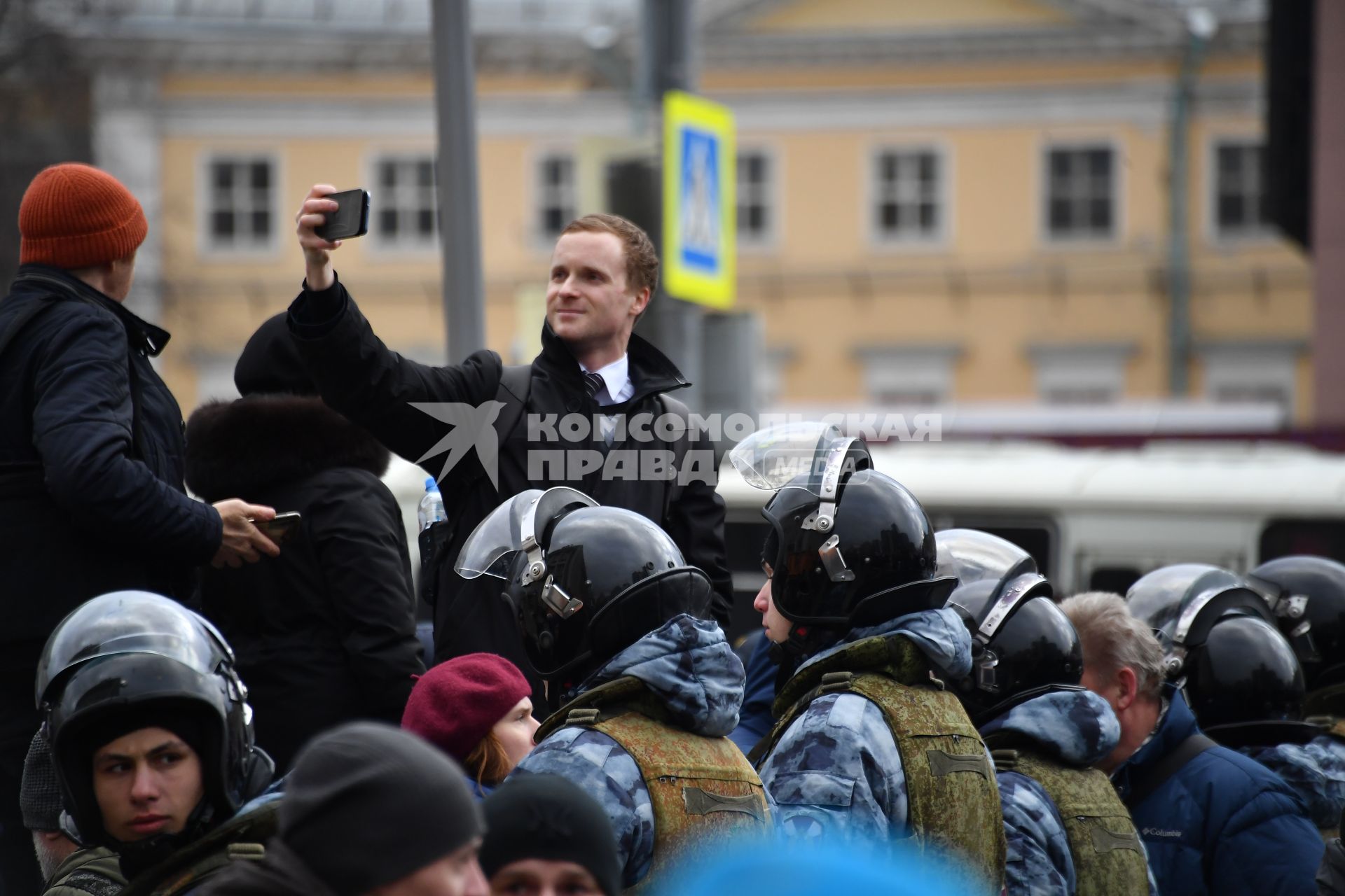 Москва. Участники  марша памяти политика Бориса Немцова.