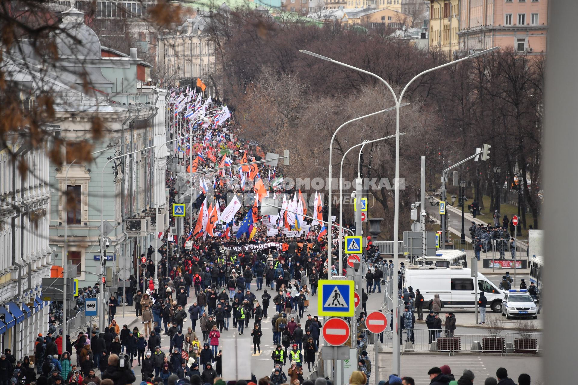 Москва. Участники марша памяти политика Бориса Немцова.