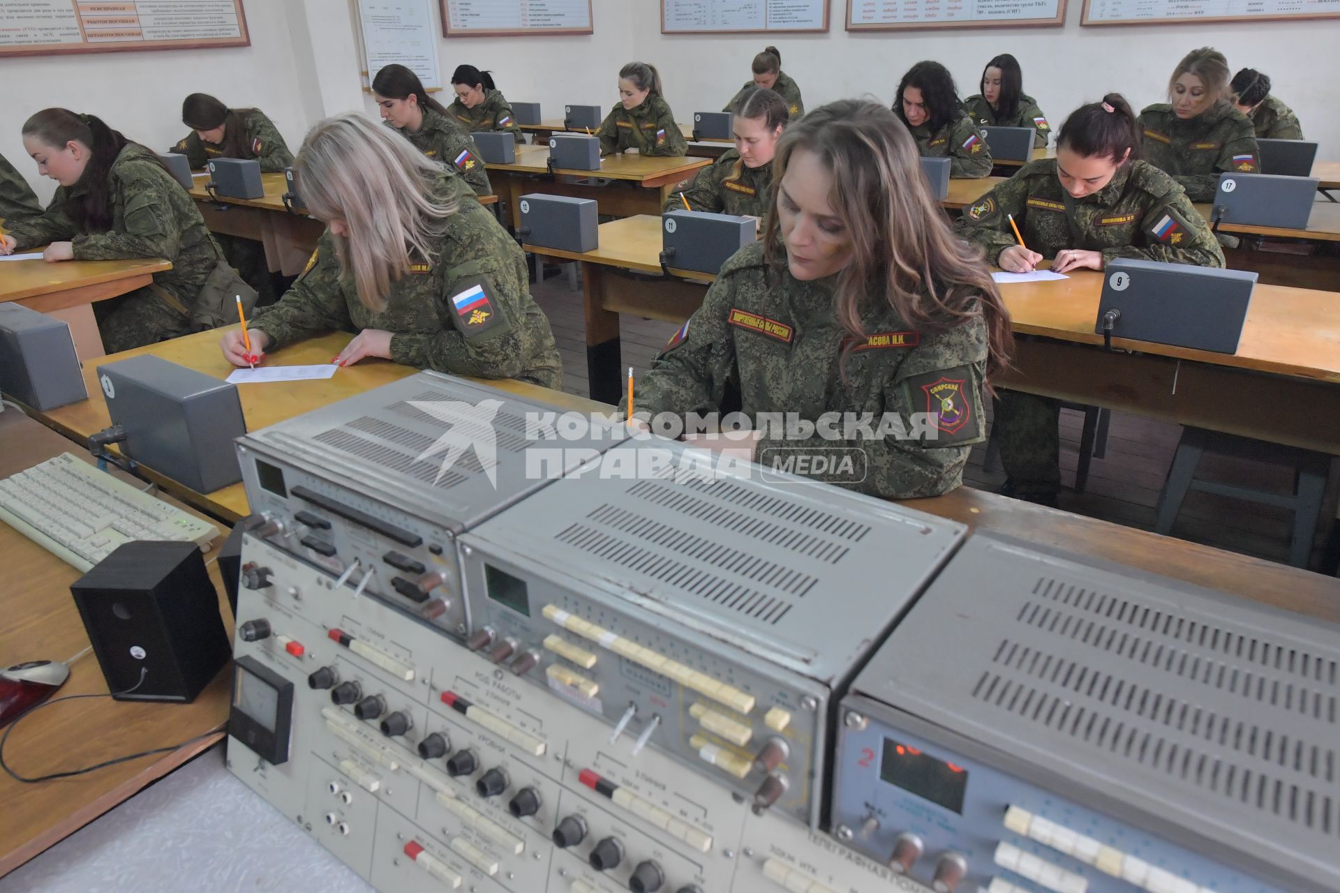 Переславль-Залесский.   Всероссийский конкурс профессионального мастерства среди женщин-военнослужащих `Макияж под камуфляж` в учебном центре РВСН.