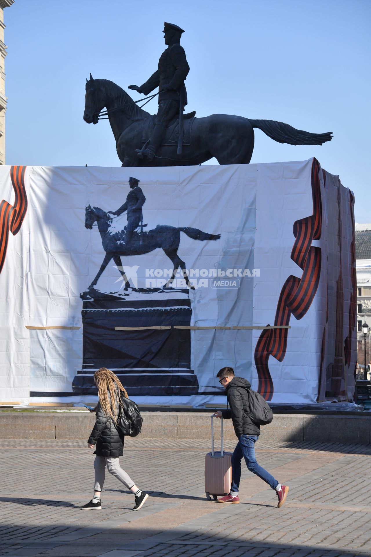 Москва. Памятник маршалу Жукову готовят к реставрации.