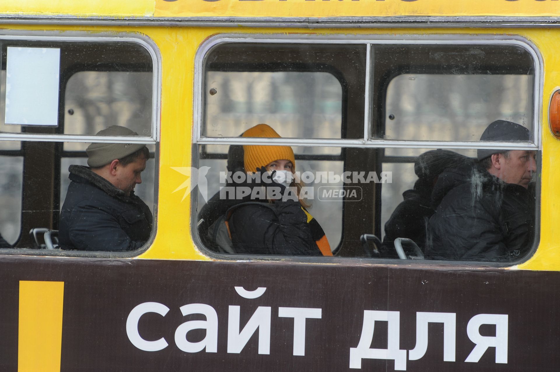 Екатеринбург. Горожане в медицинских масках во время эпидемии коронавируса COVID-19