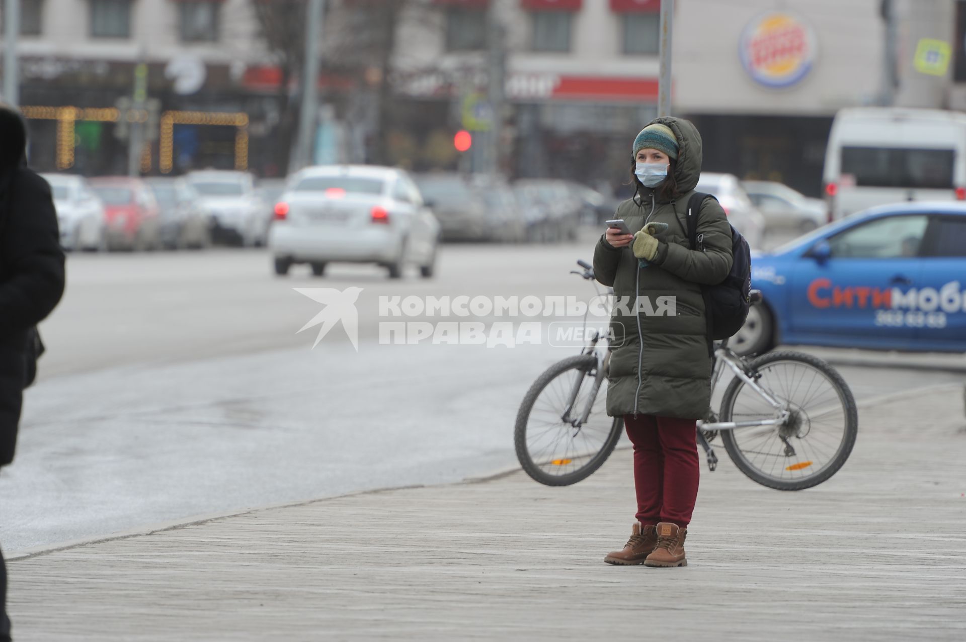 Екатеринбург. Горожане в медицинских масках во время эпидемии коронавируса COVID-19