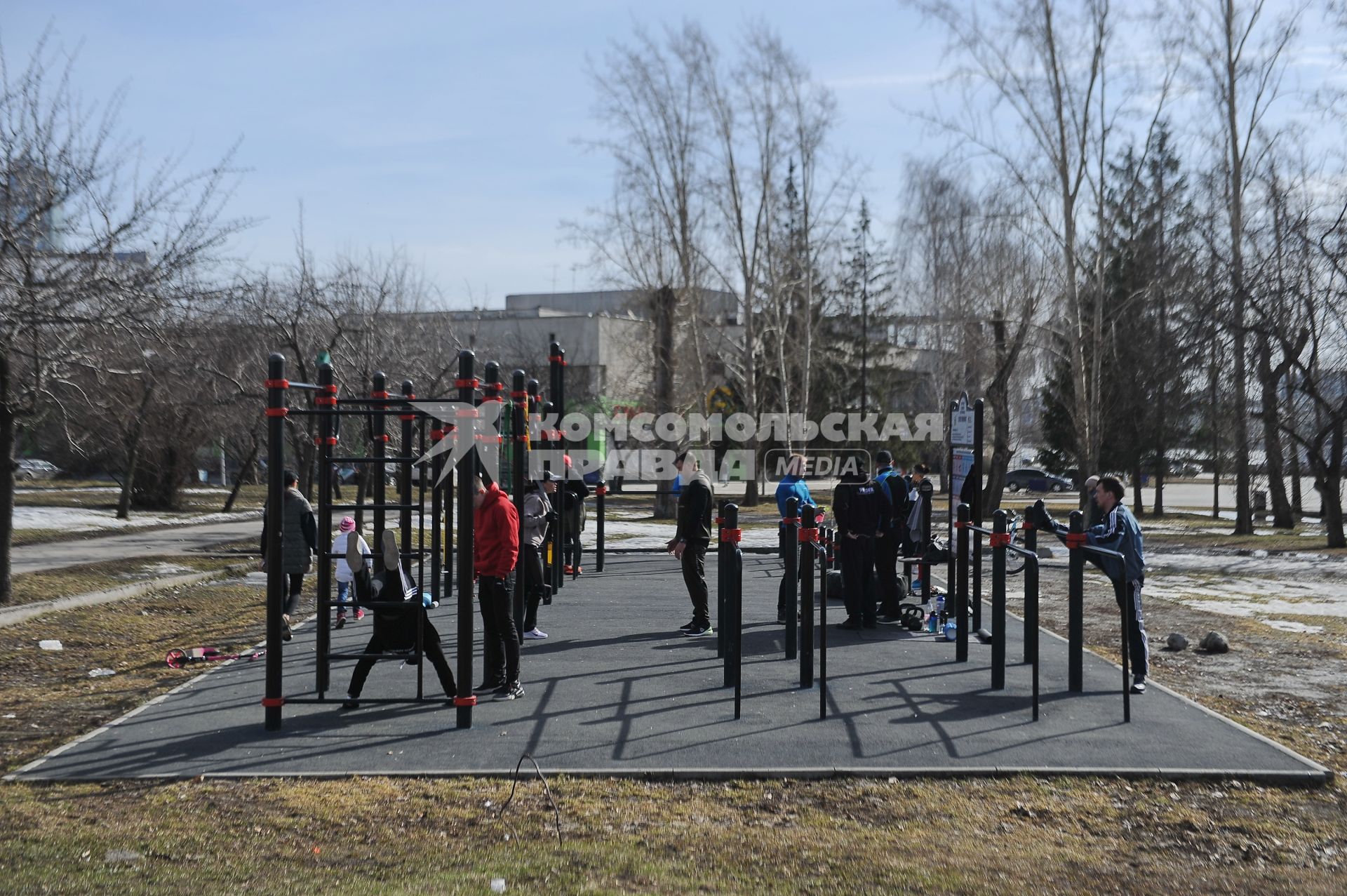 Екатеринбург. Горожане во время нерабочей недели, объявленной президентом РФ для снижения темпов распространения коронавируса COVID-19