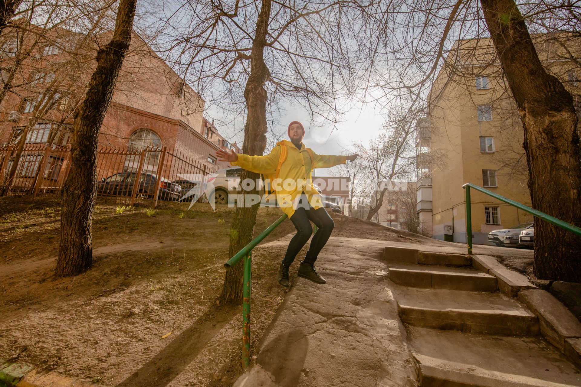 Москва.   Сотрудник сервиса по доставке еды `Яндекс Еда`.