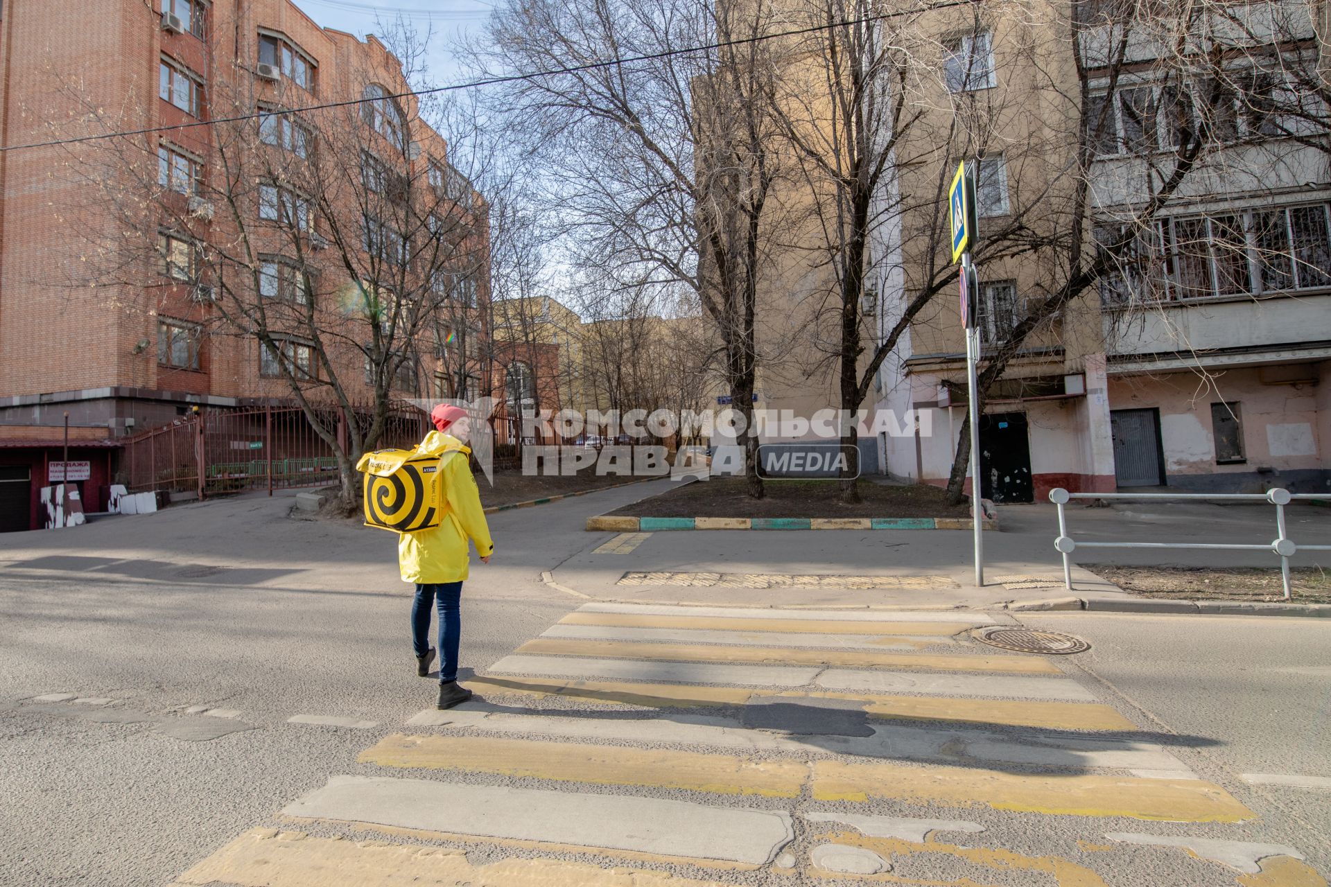 Москва.   Сотрудник сервиса по доставке еды `Яндекс Еда`.