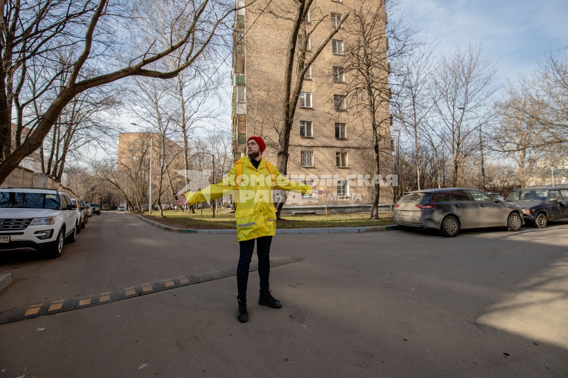 Москва.   Сотрудник сервиса по доставке еды `Яндекс Еда`.