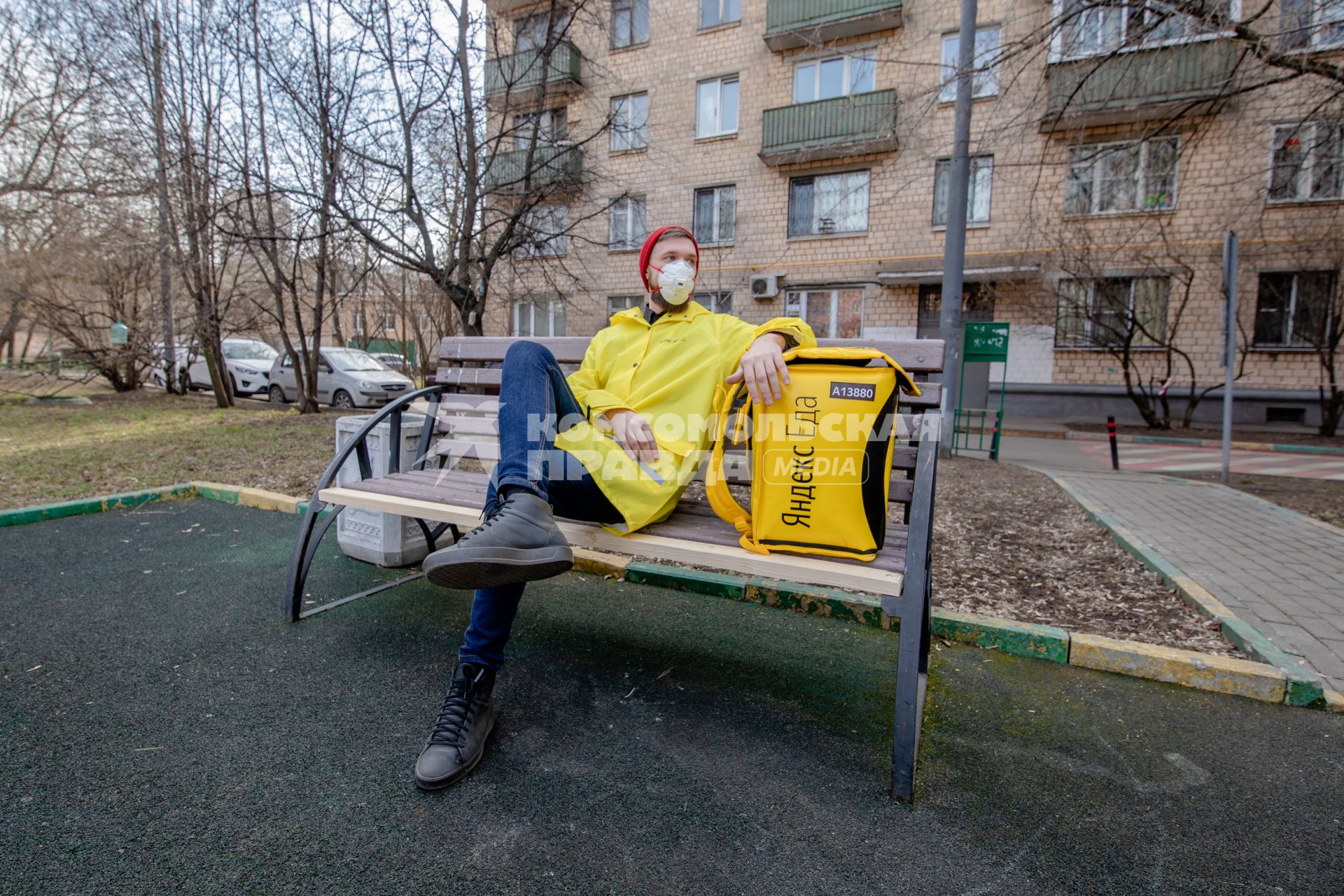 Москва.   Сотрудник сервиса по доставке еды `Яндекс Еда`.