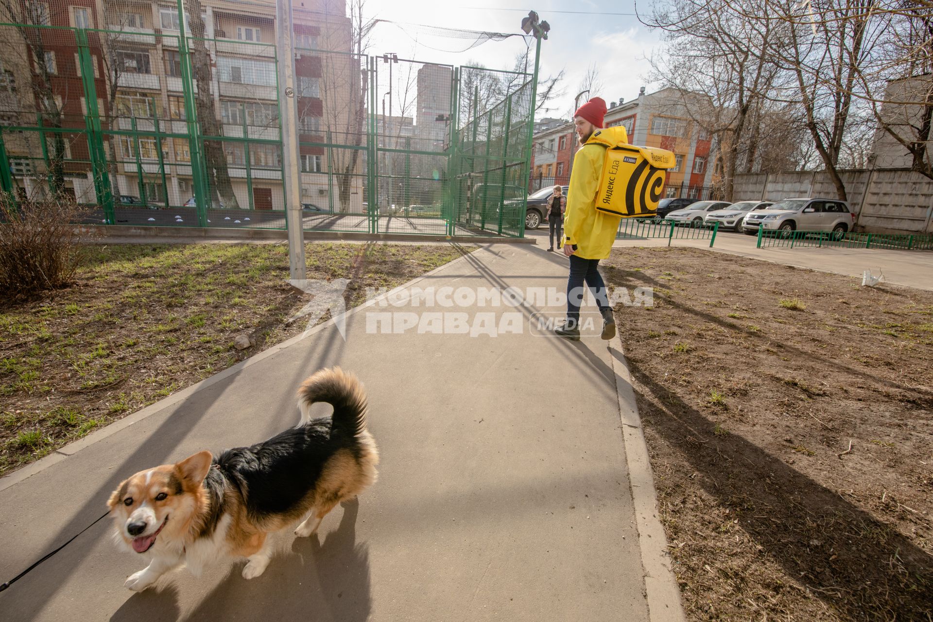 Москва.   Сотрудник сервиса по доставке еды `Яндекс Еда`.