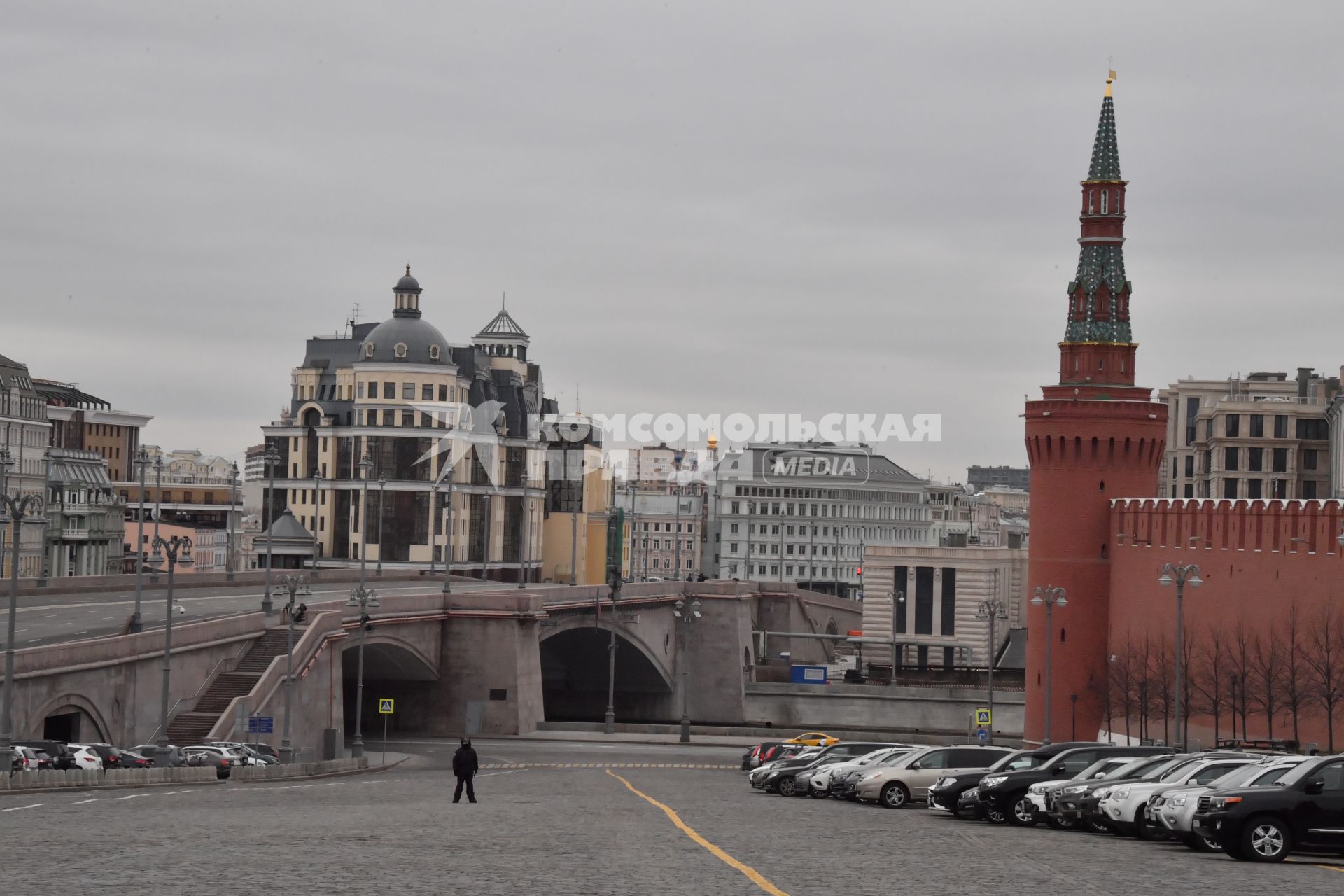 Москва.  Вид на Большой Москворецкий мост.