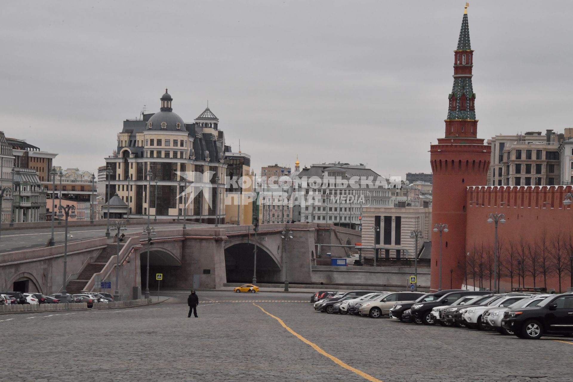 Москва.  Вид на Большой Москворецкий мост.