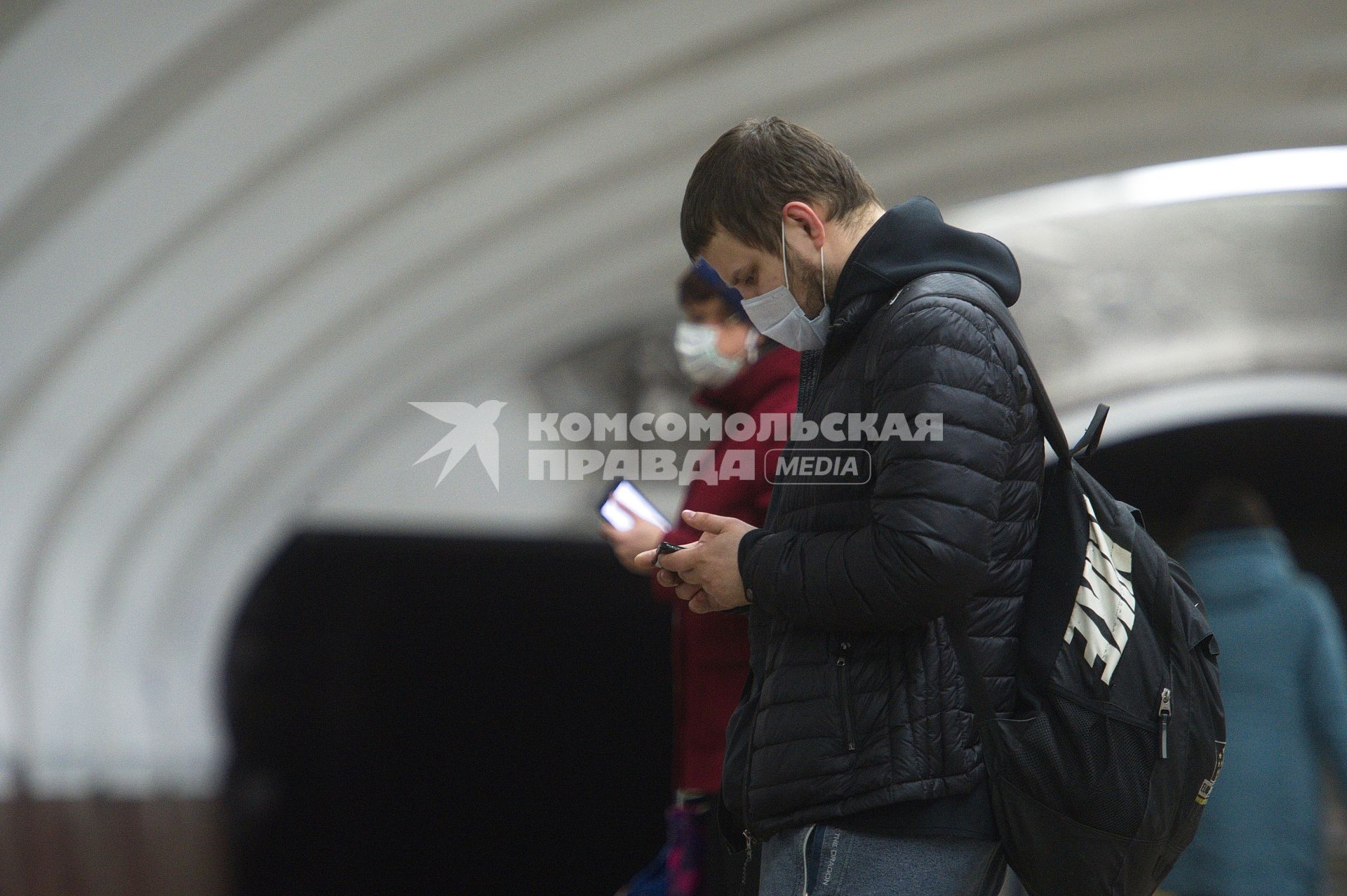 Екатеринбург. Горожане в метро во время нерабочей недели объявленной президентом РФ для снижения темпов распространения коронавируса COVID-19