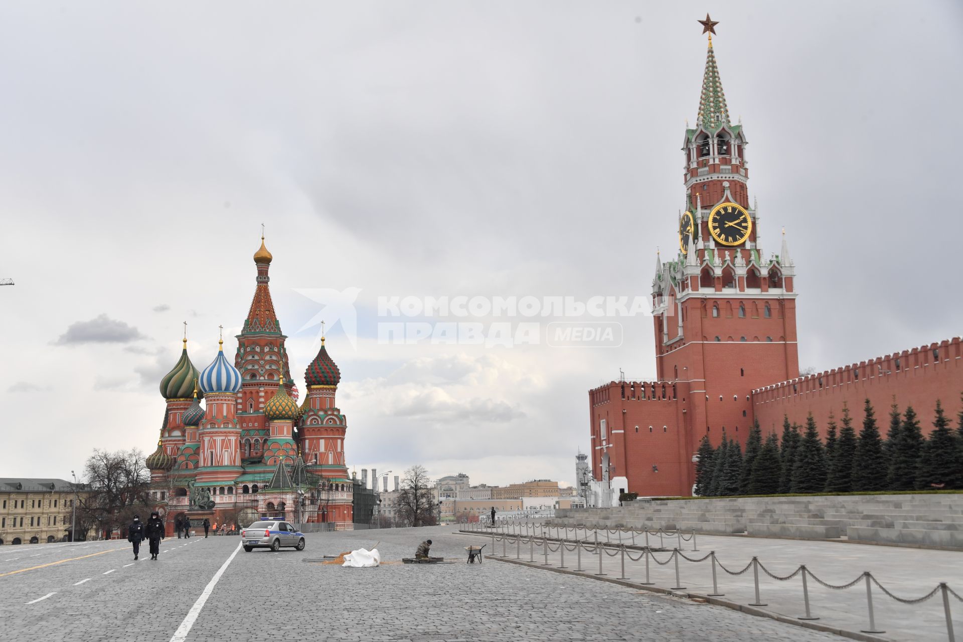 Москва. Ремонт брусчатки на Красной площади.